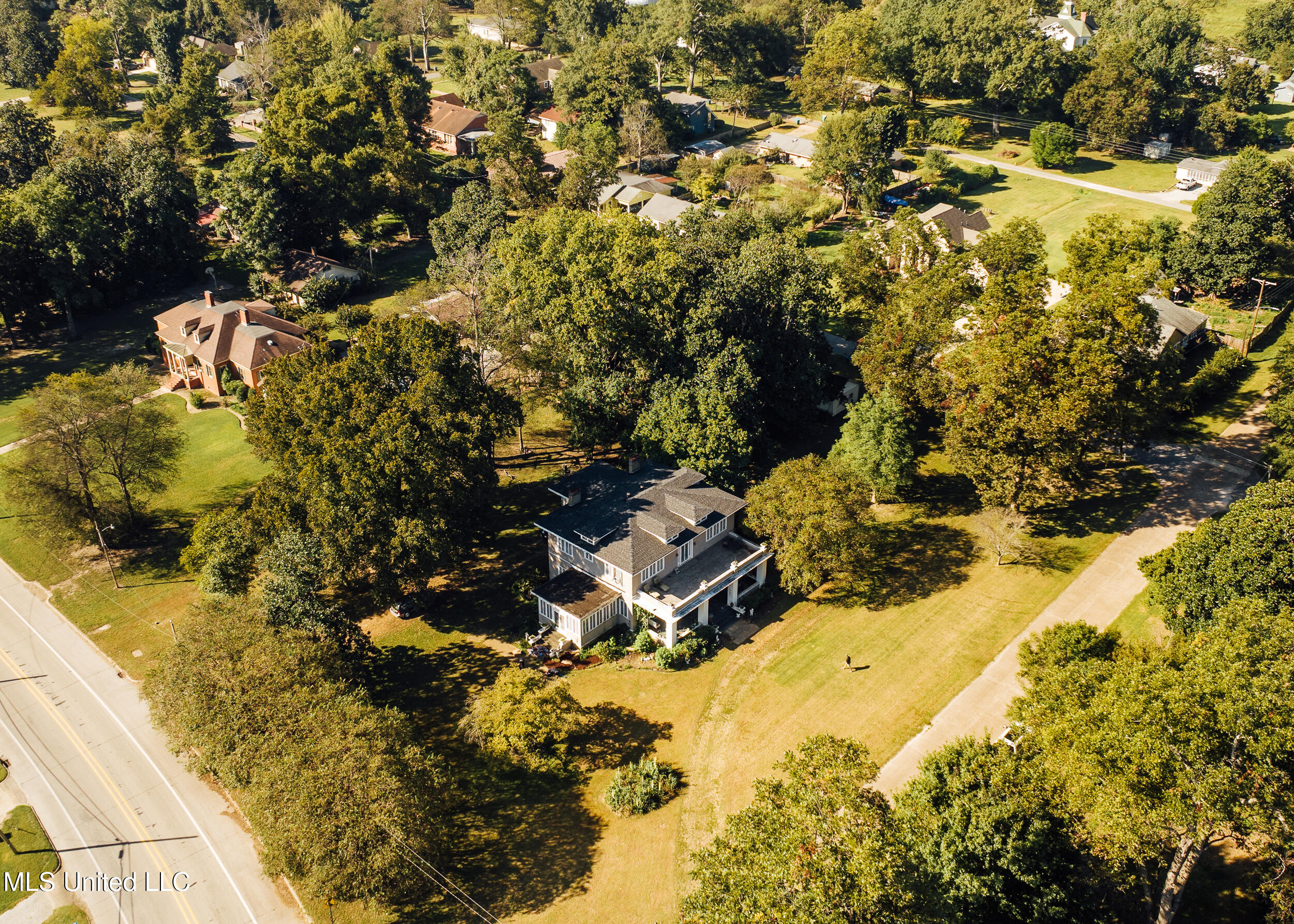 300 Elizabeth Street Property Photo 3