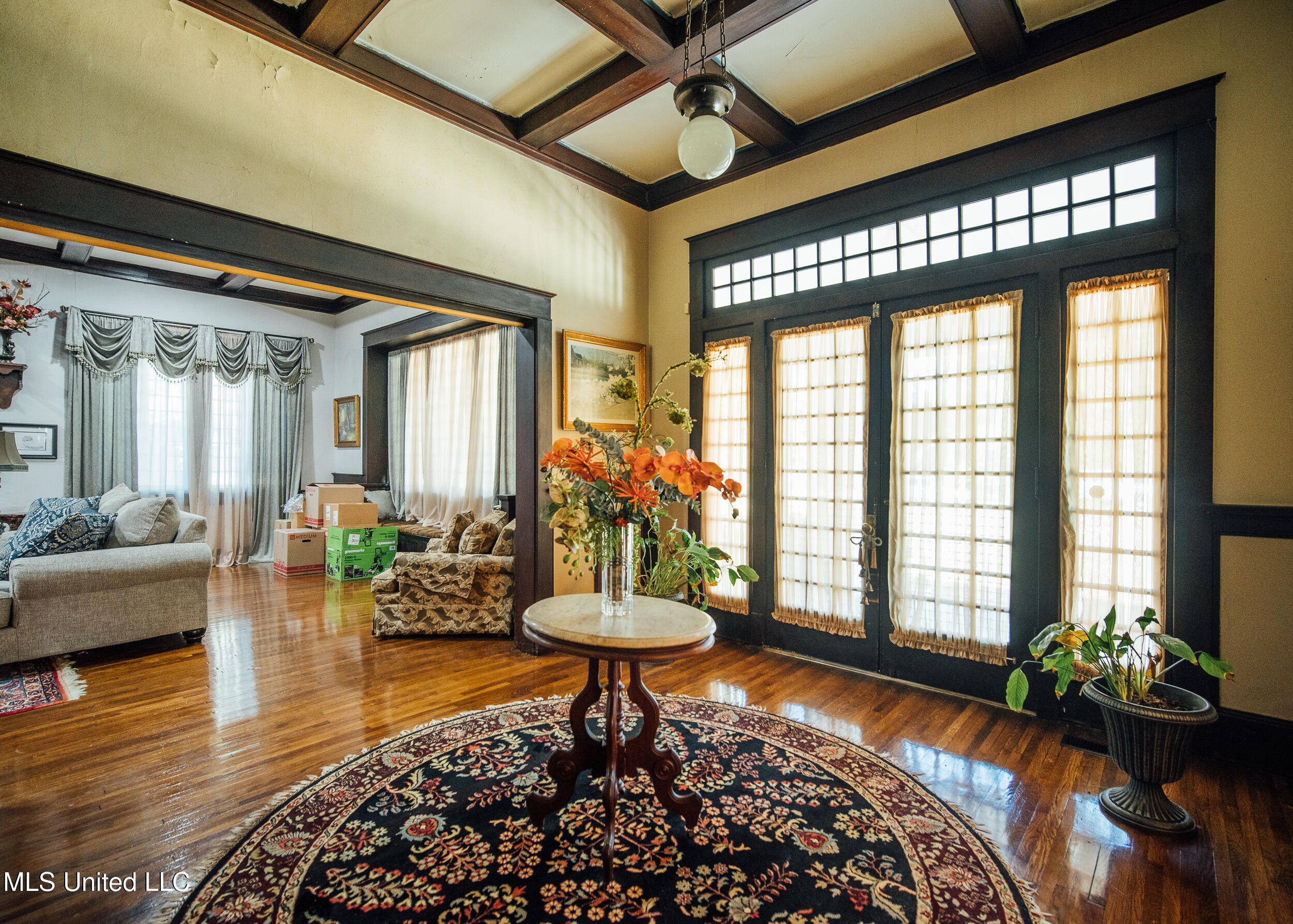 300 Elizabeth Street Property Photo 5