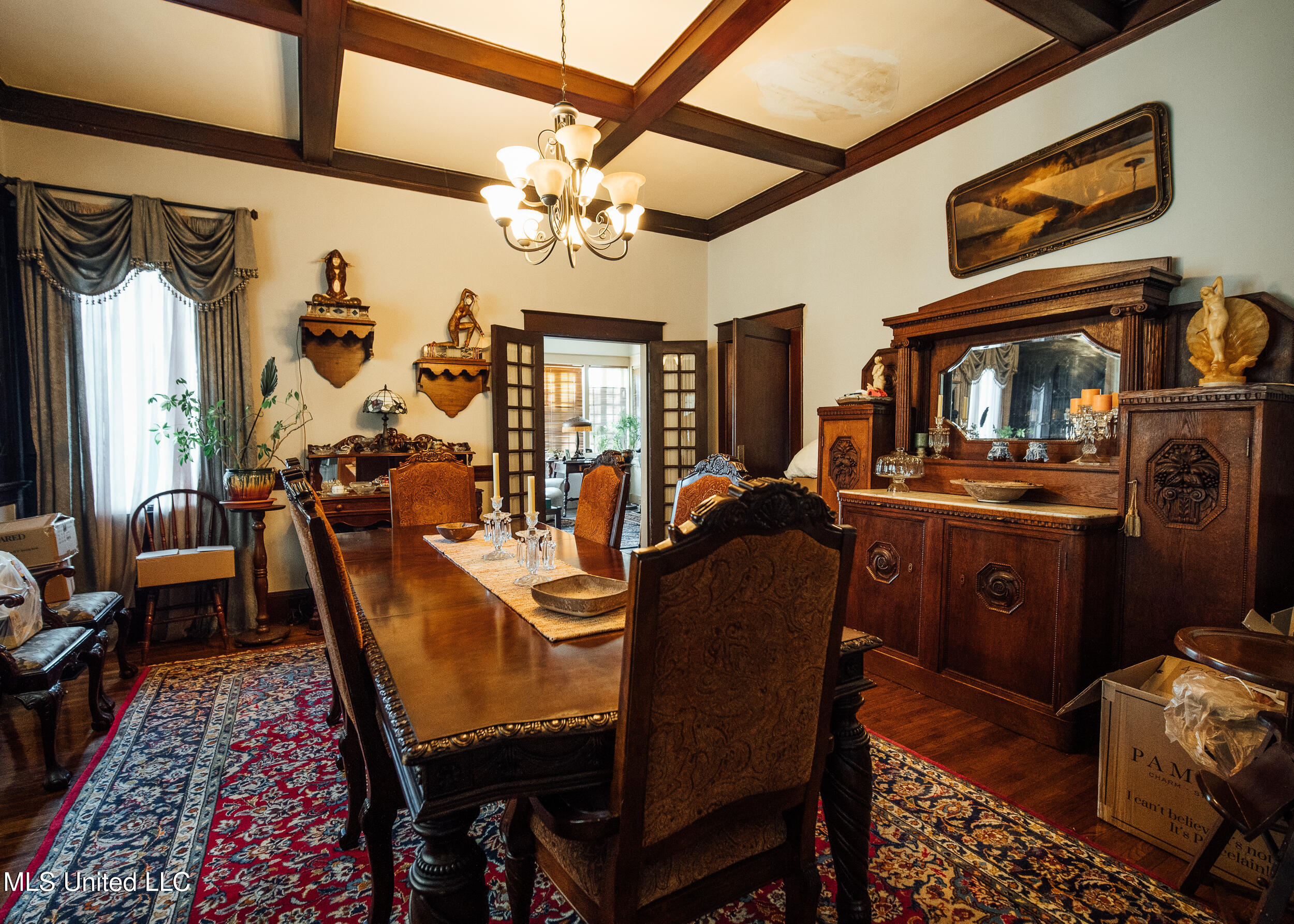 300 Elizabeth Street Property Photo 7