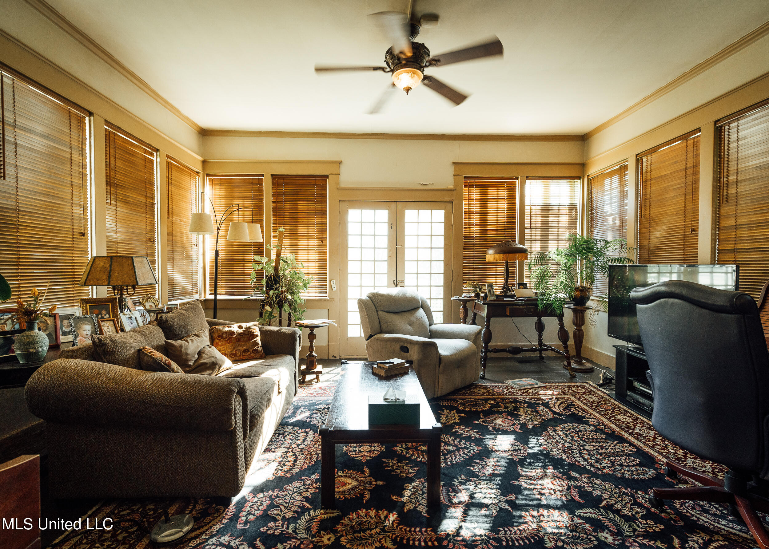 300 Elizabeth Street Property Photo 8