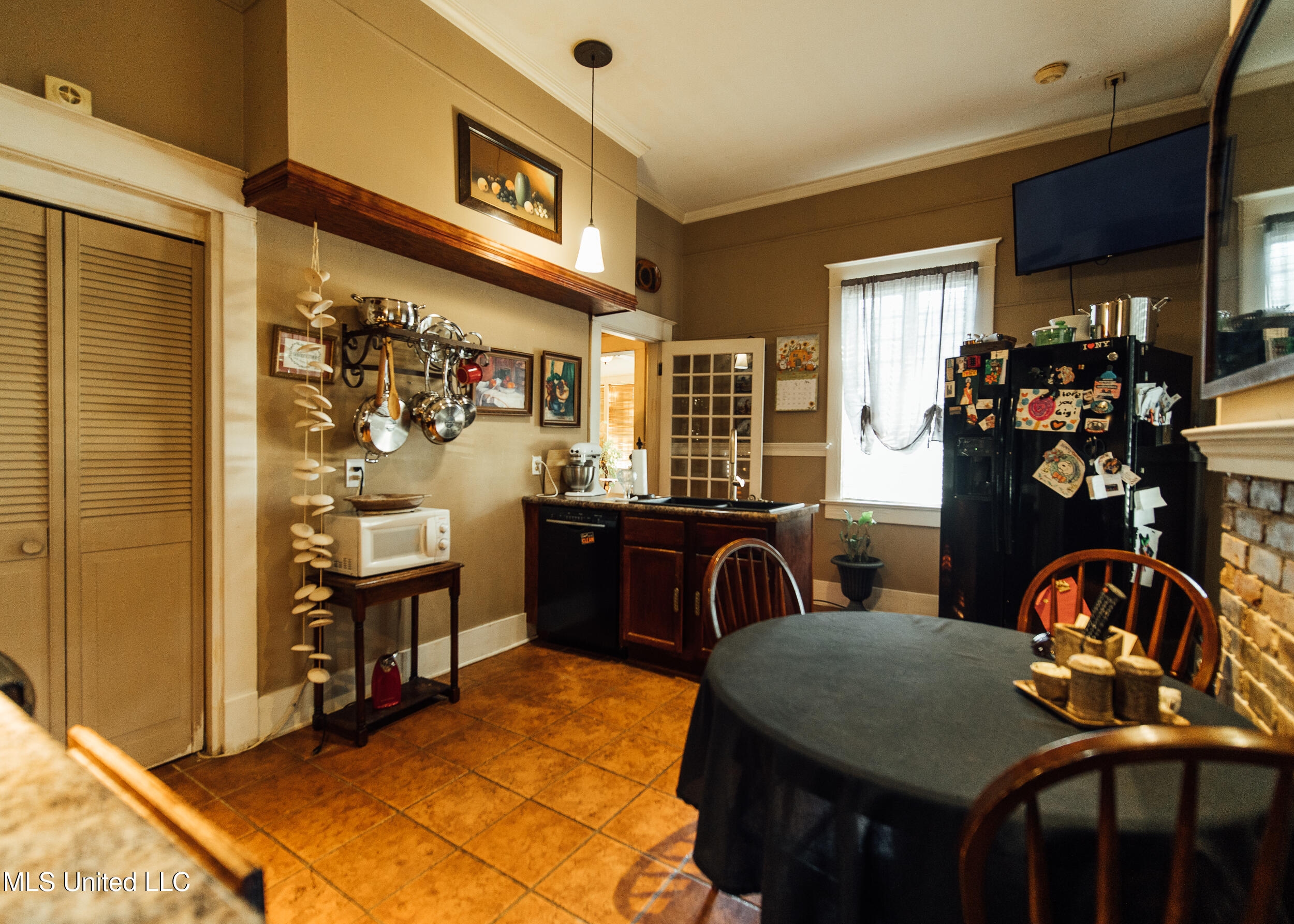 300 Elizabeth Street Property Photo 12