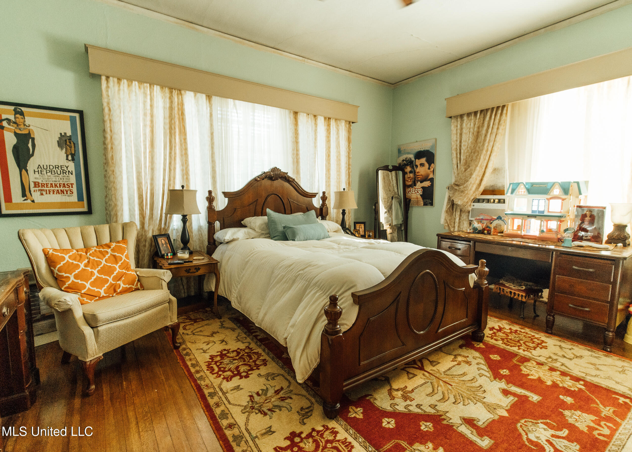 300 Elizabeth Street Property Photo 14