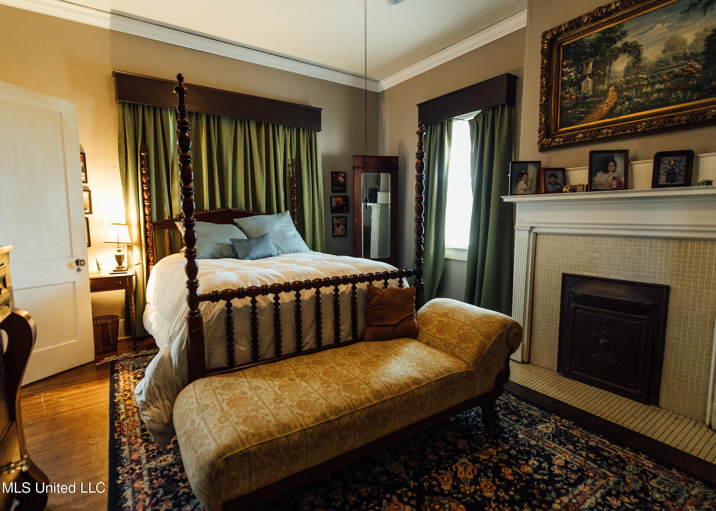 300 Elizabeth Street Property Photo 16