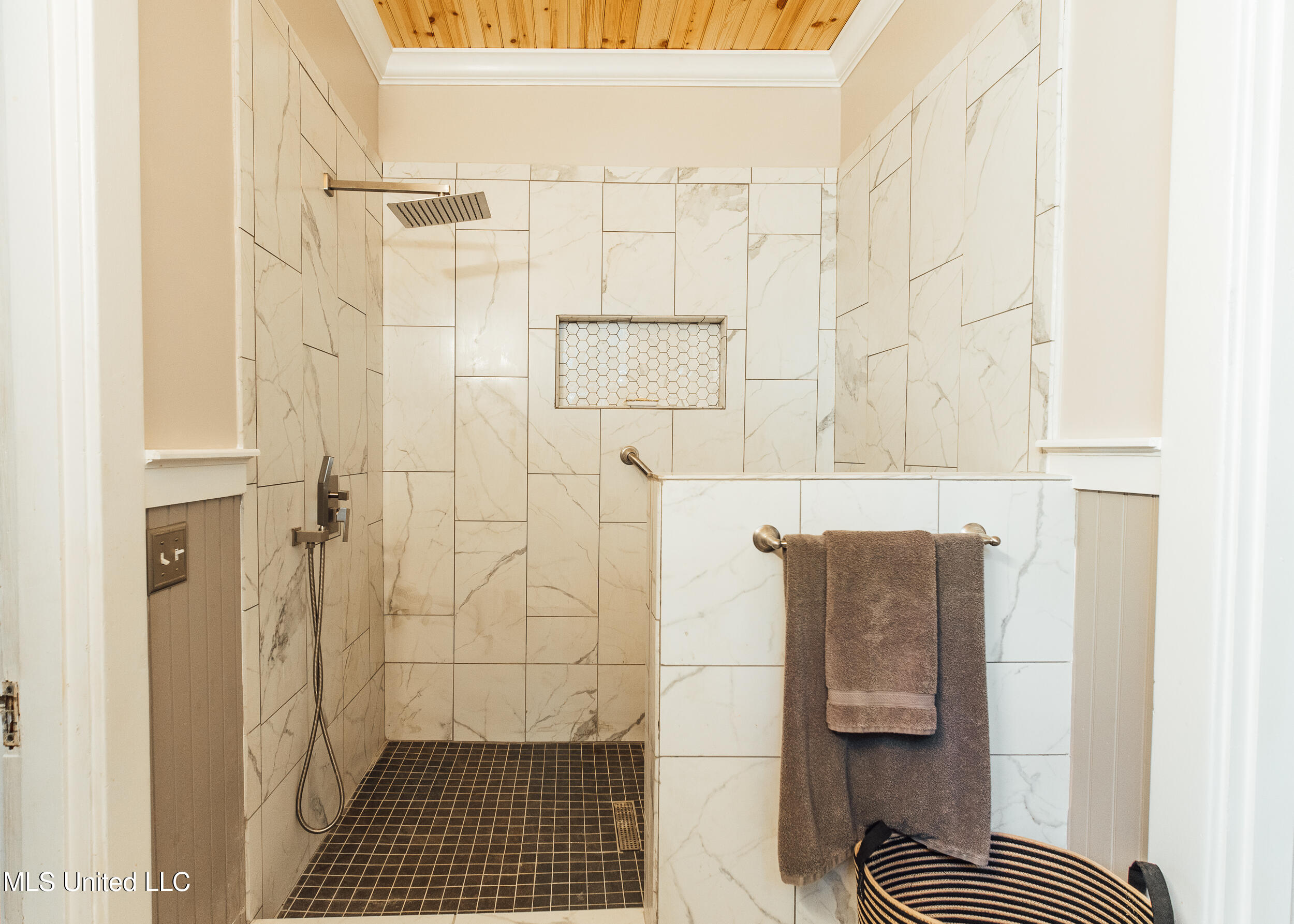 300 Elizabeth Street Property Photo 21