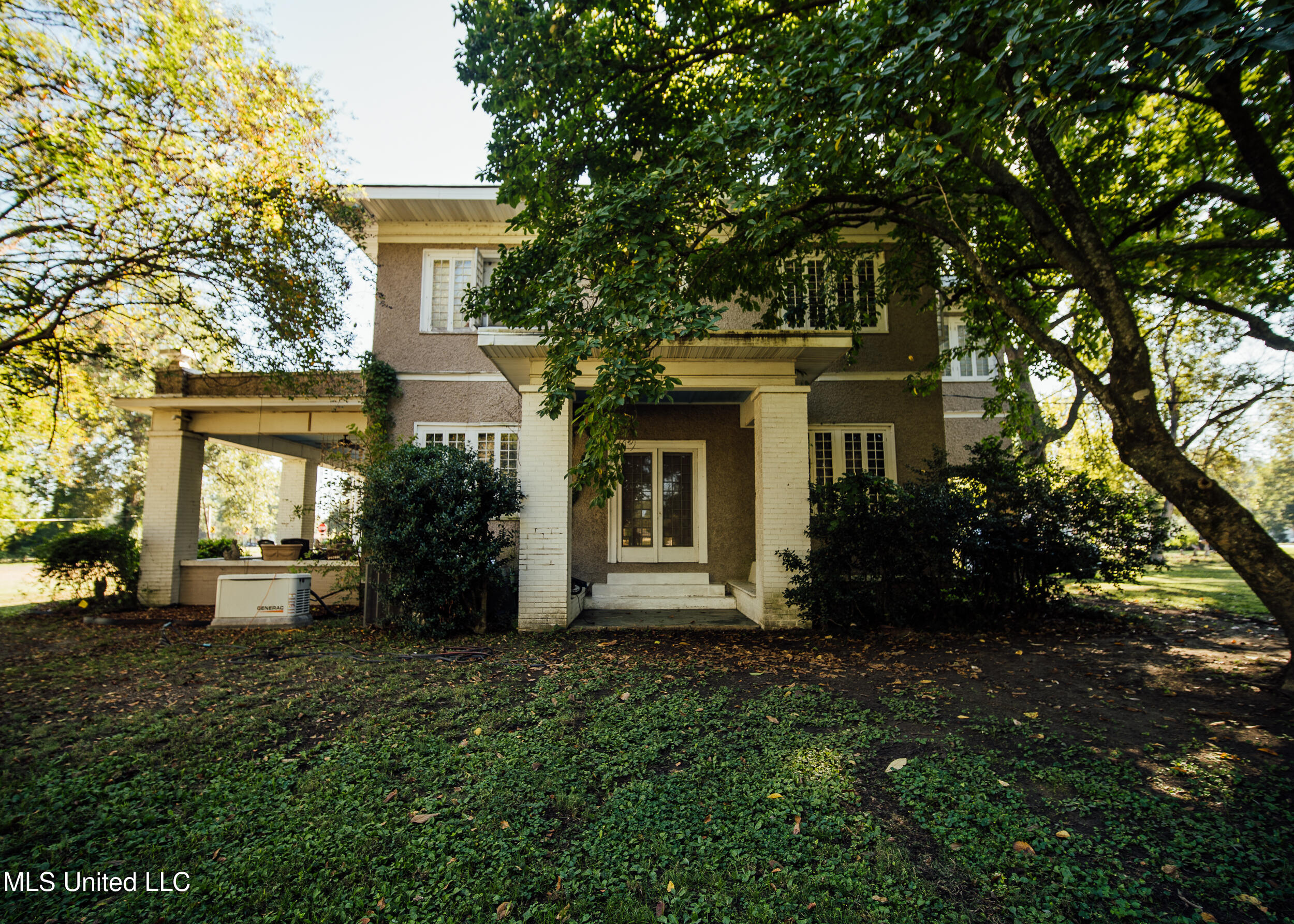 300 Elizabeth Street Property Photo 28