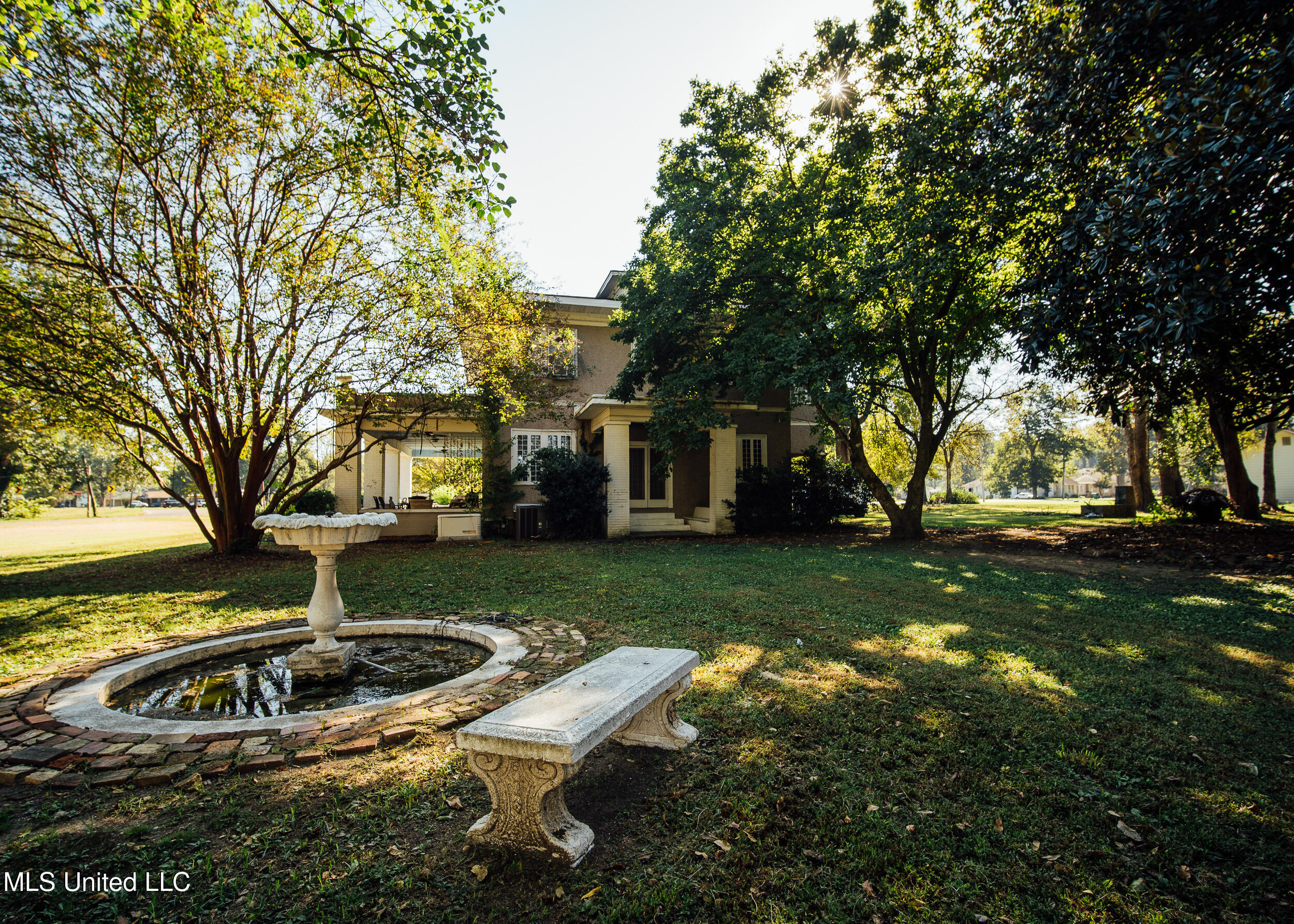 300 Elizabeth Street Property Photo 29