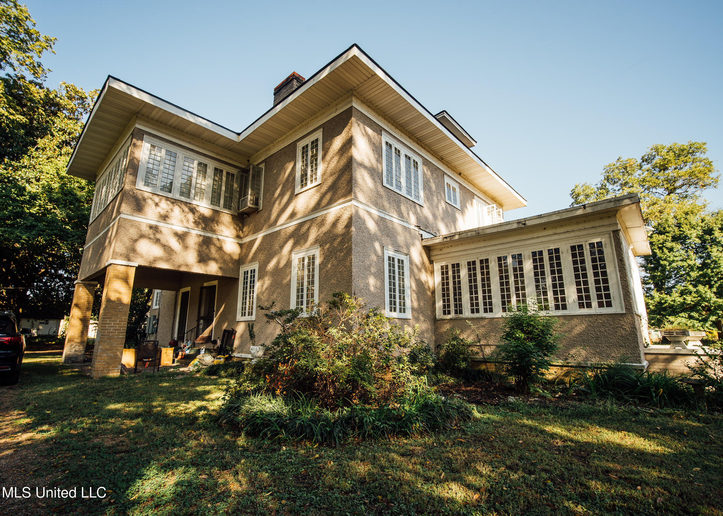 300 Elizabeth Street Property Photo 31