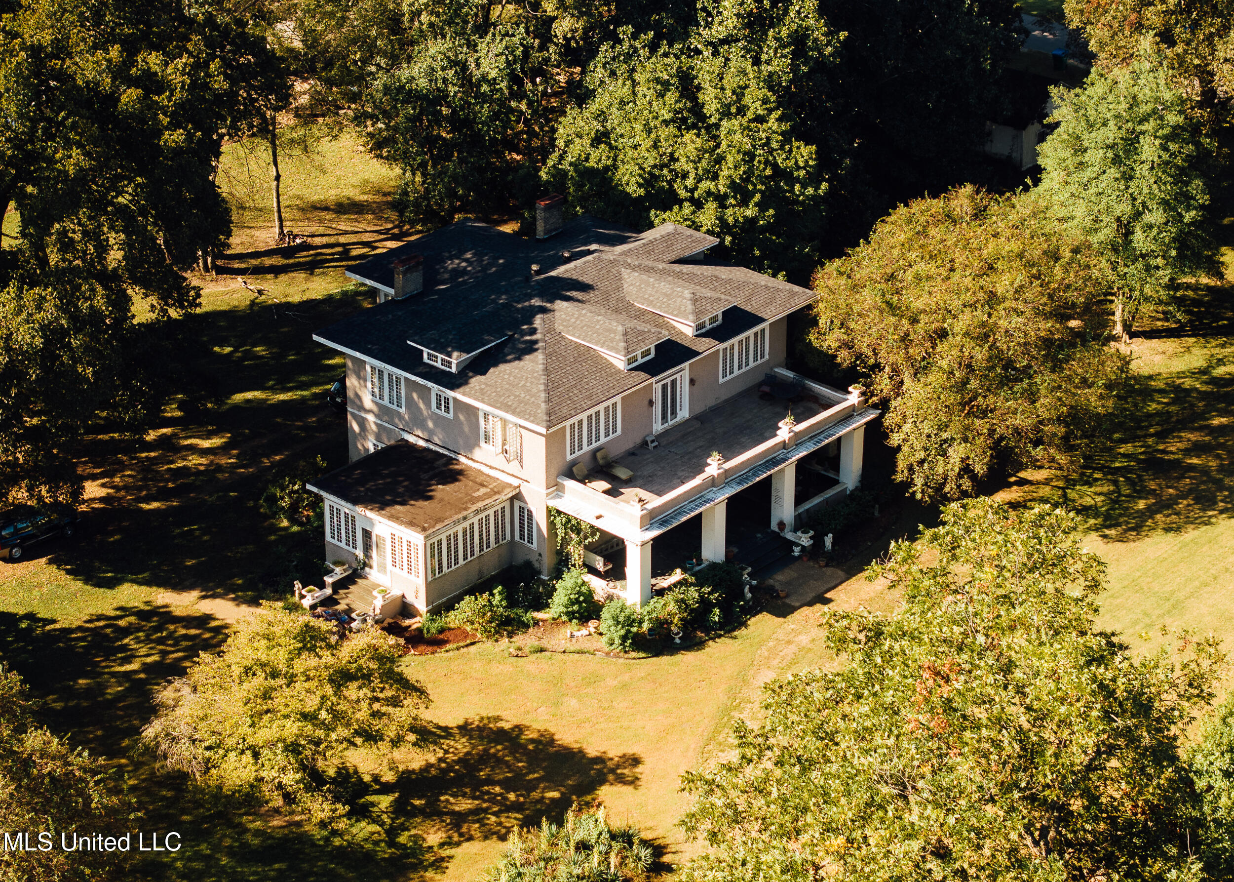 300 Elizabeth Street Property Photo 33