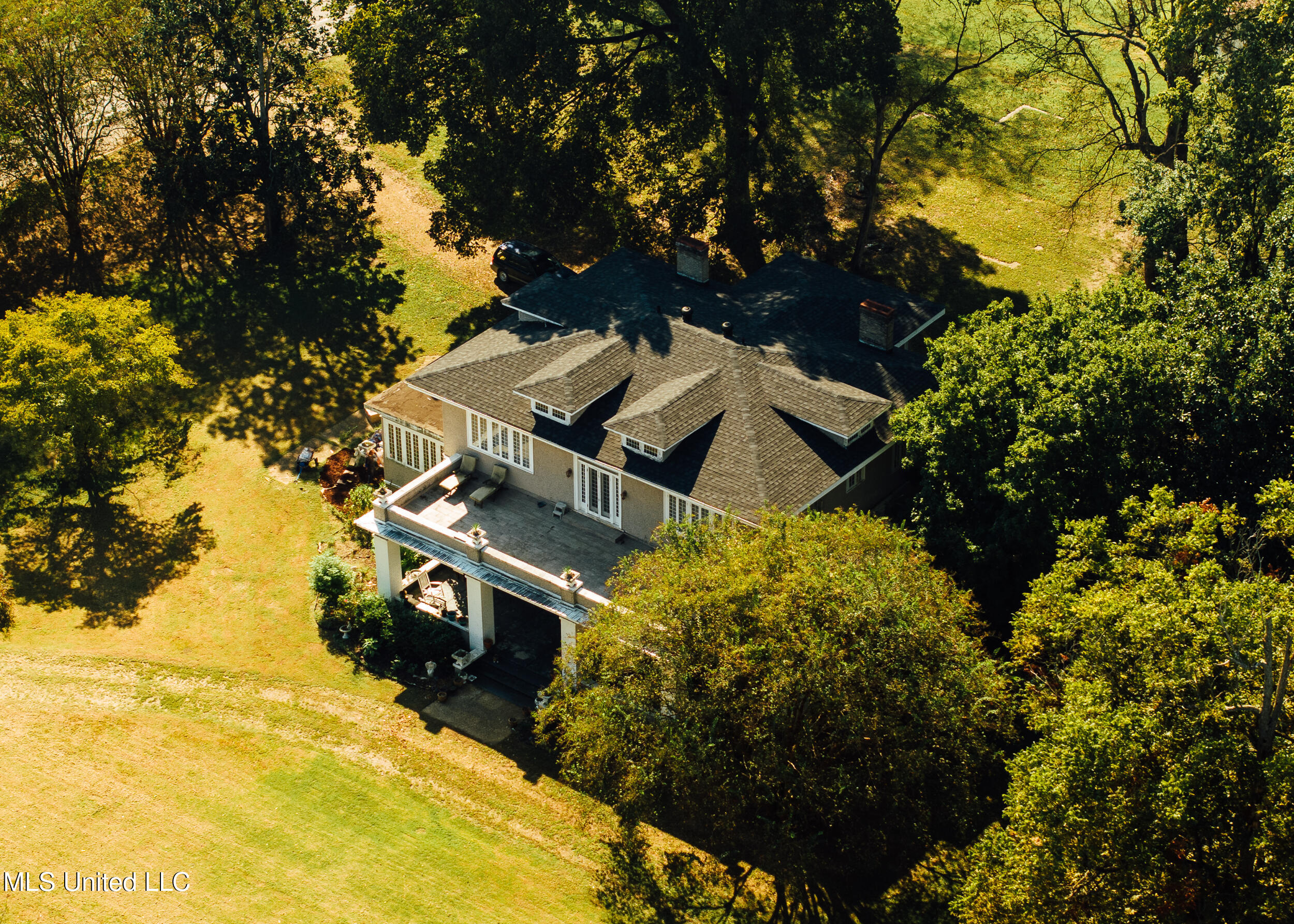 300 Elizabeth Street Property Photo 34