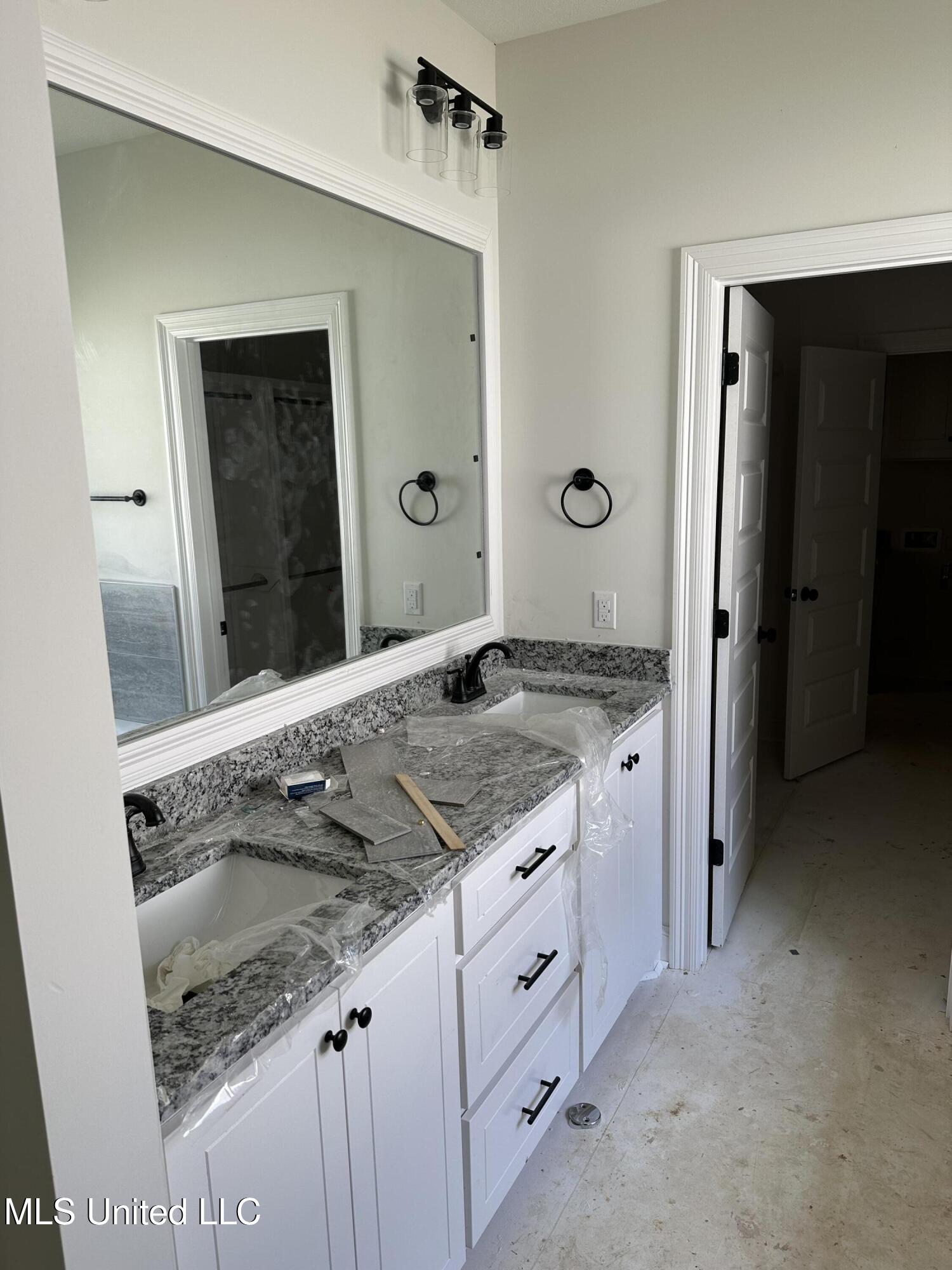 951 Riverside Lane Property Photo 4