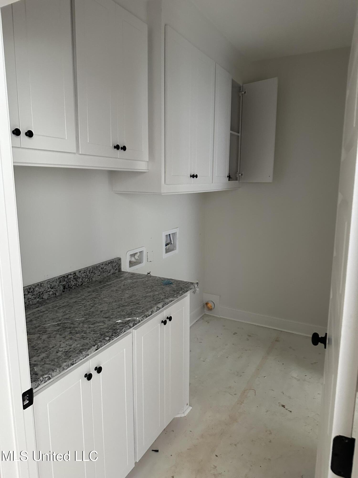 951 Riverside Lane Property Photo 5