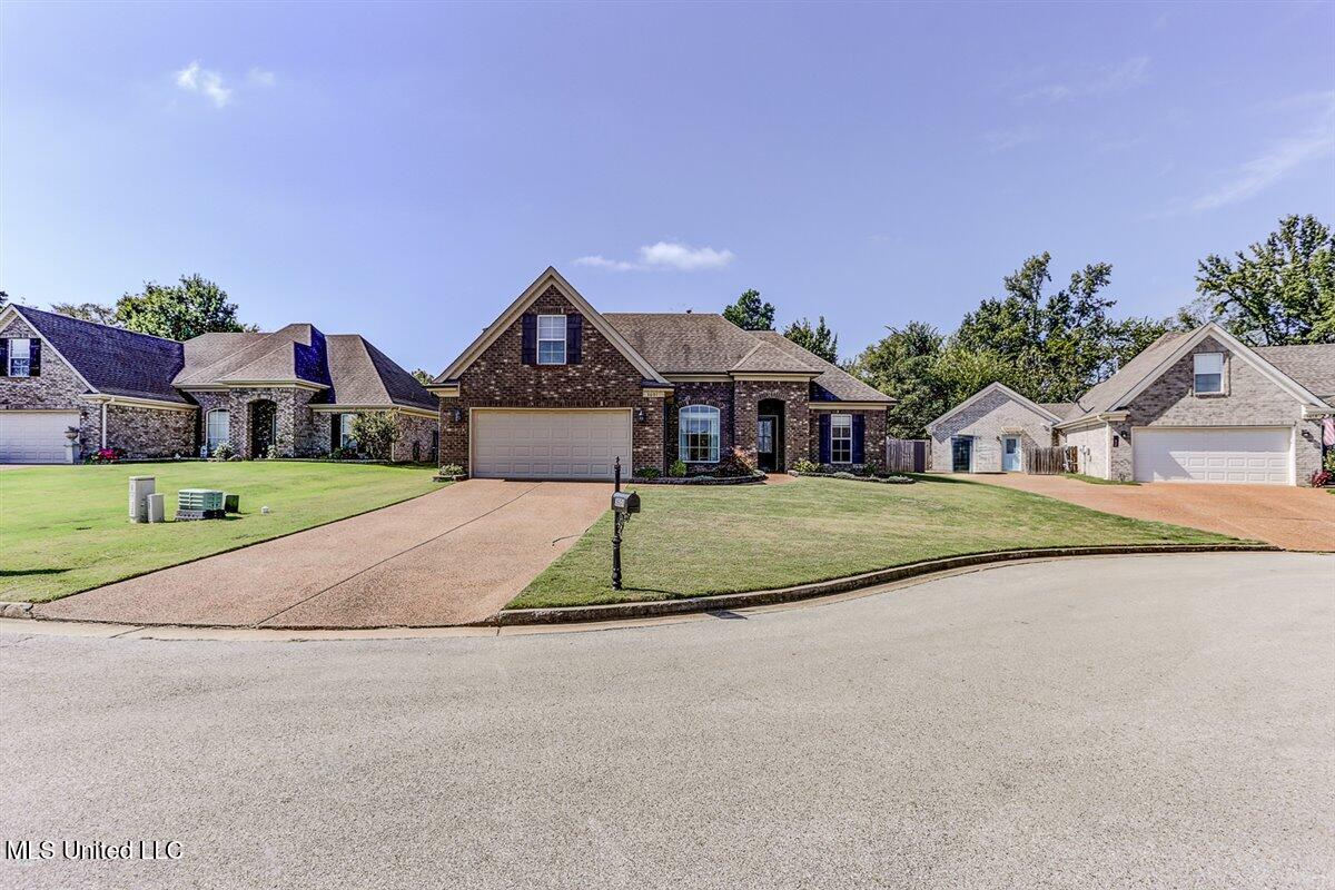 3601 Harvest Tree Drive Property Photo 2