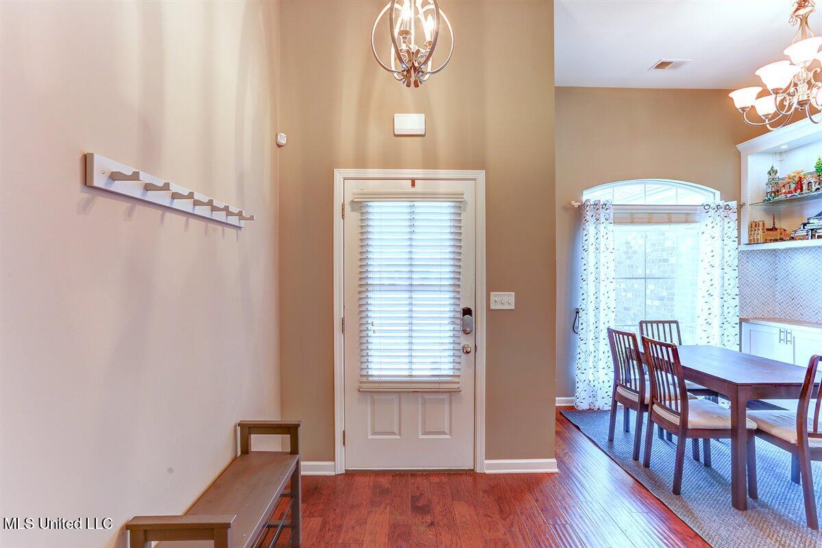 3601 Harvest Tree Drive Property Photo 5