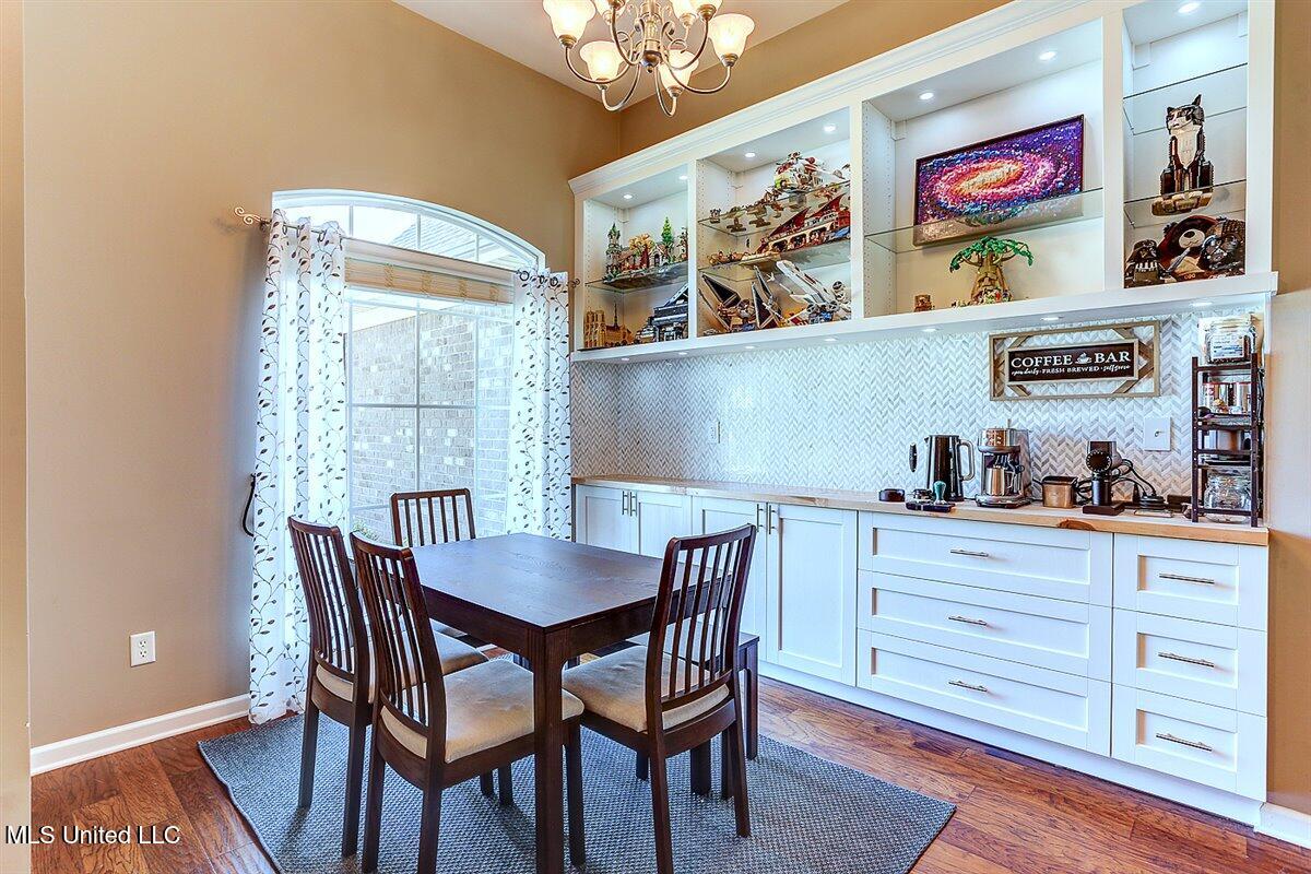 3601 Harvest Tree Drive Property Photo 6