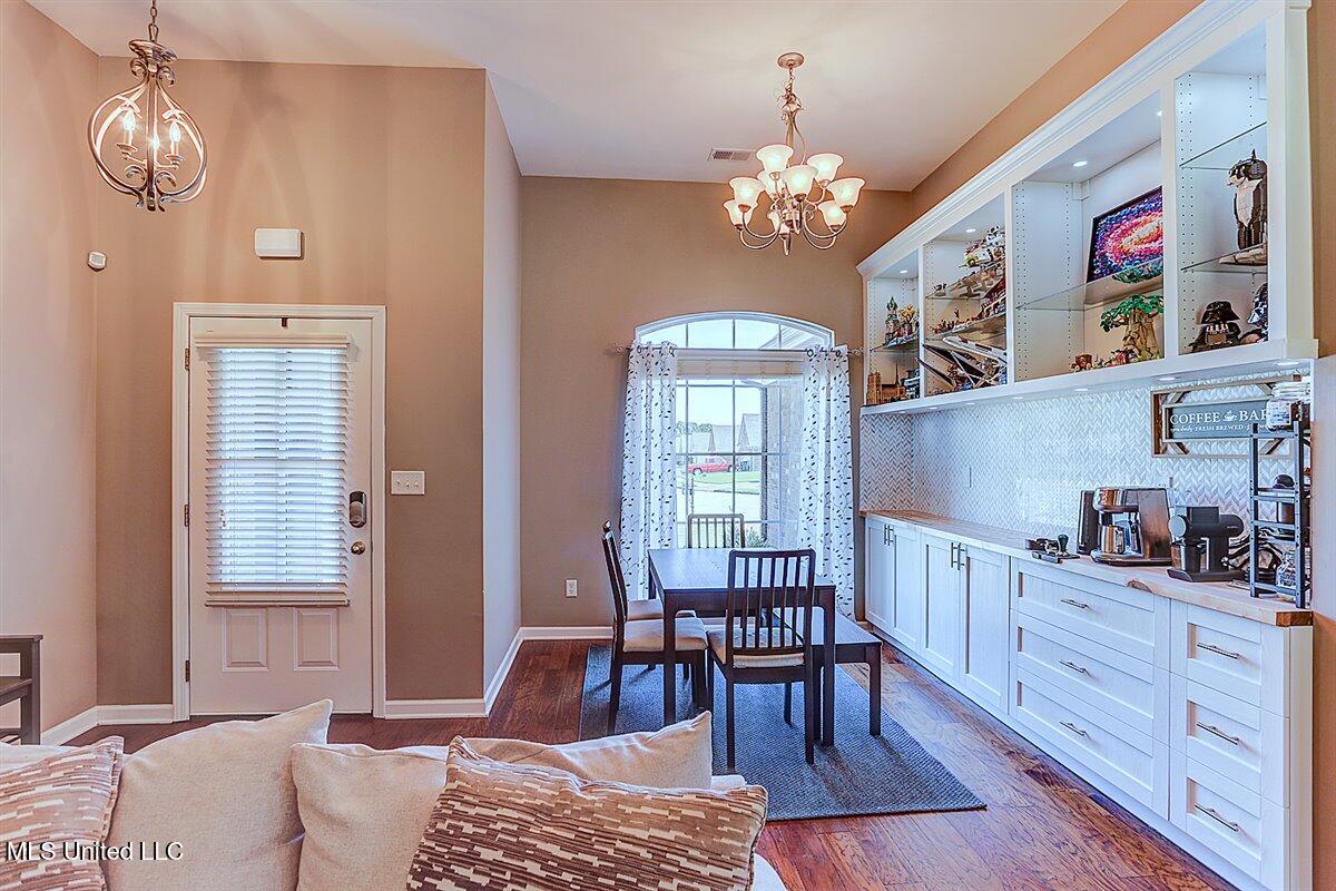 3601 Harvest Tree Drive Property Photo 7