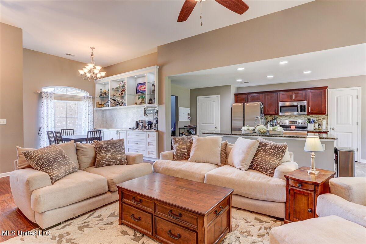 3601 Harvest Tree Drive Property Photo 8