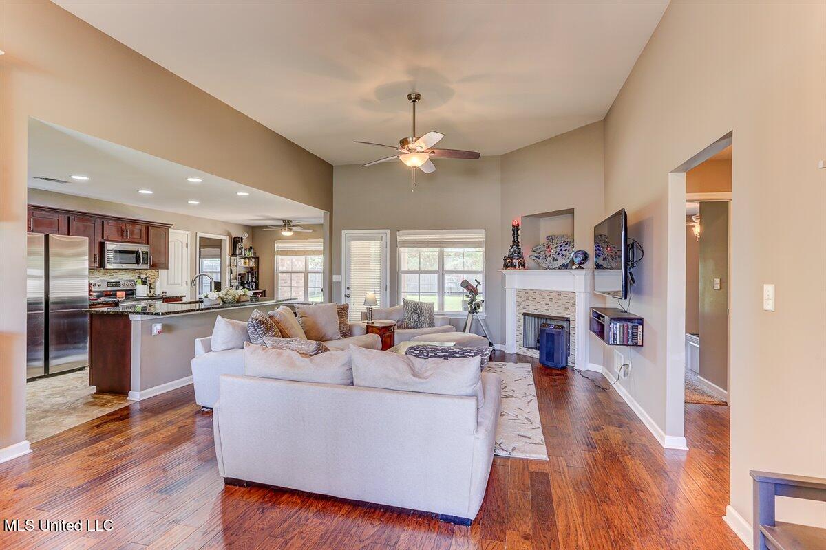 3601 Harvest Tree Drive Property Photo 10