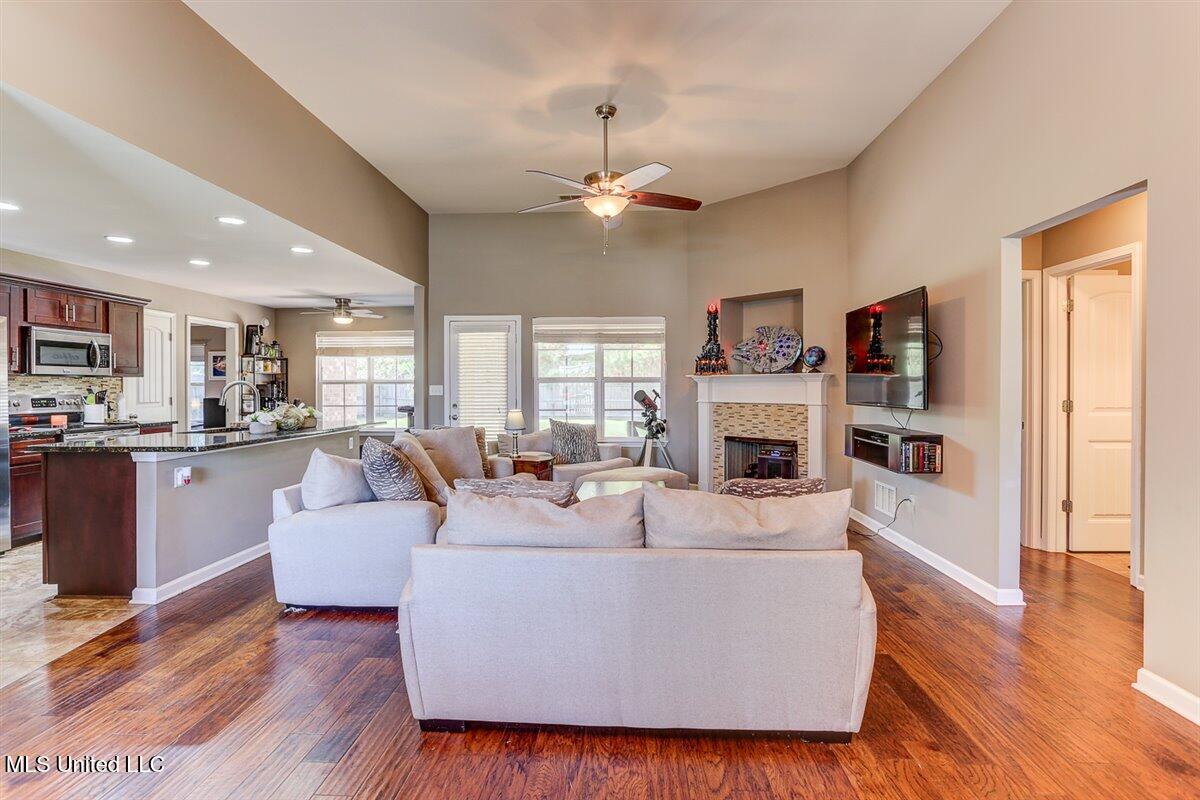 3601 Harvest Tree Drive Property Photo 11