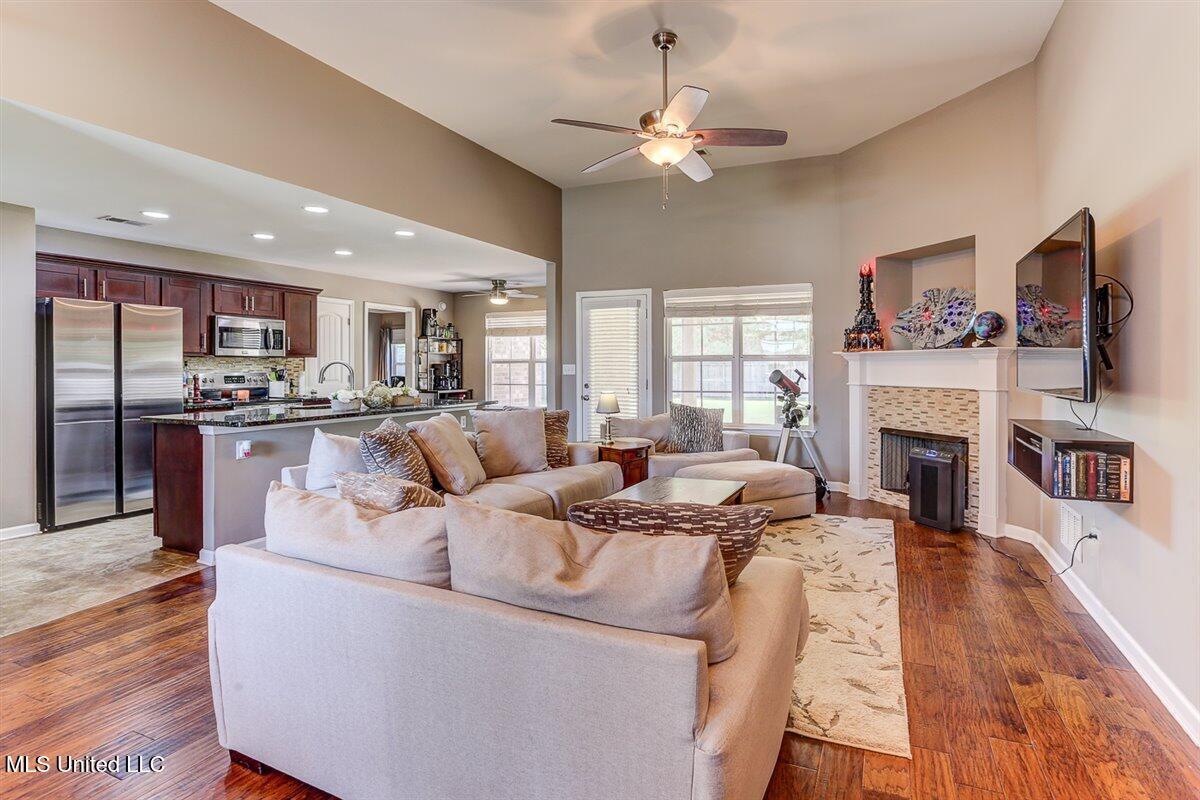 3601 Harvest Tree Drive Property Photo 12