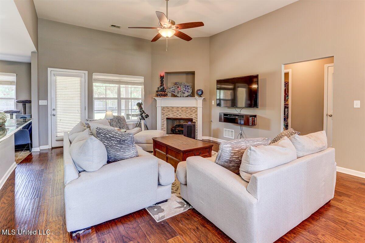 3601 Harvest Tree Drive Property Photo 13