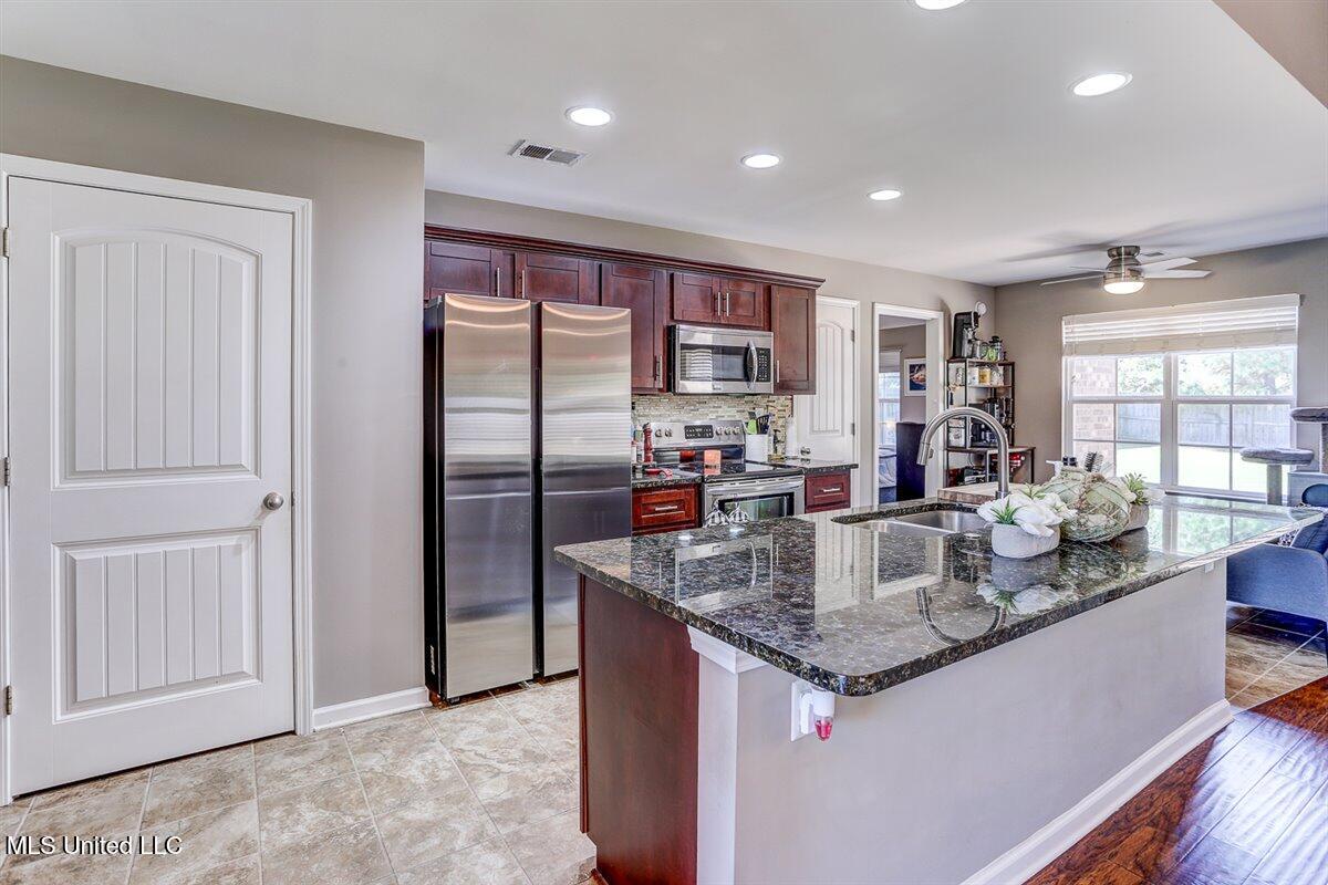 3601 Harvest Tree Drive Property Photo 14