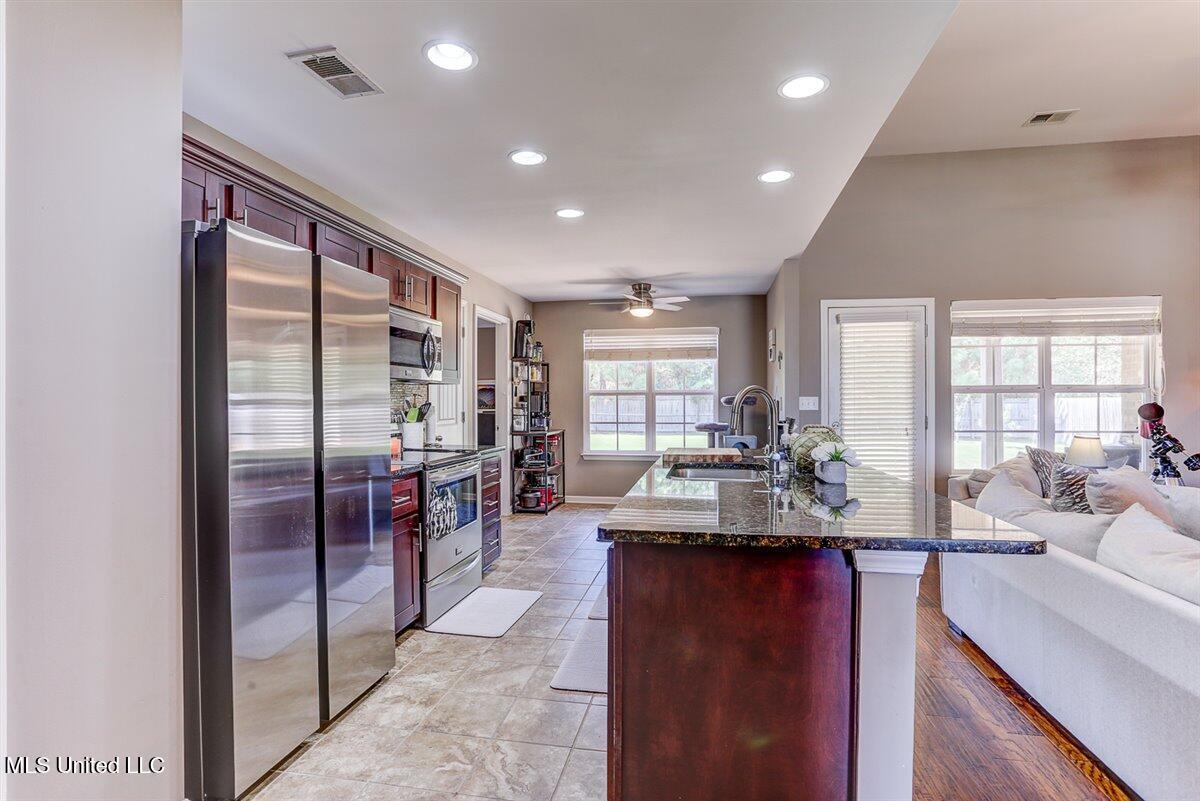 3601 Harvest Tree Drive Property Photo 15