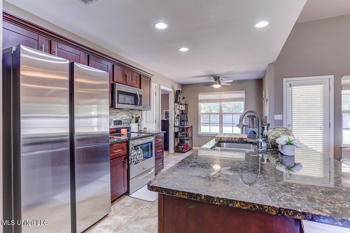 3601 Harvest Tree Drive Property Photo 16