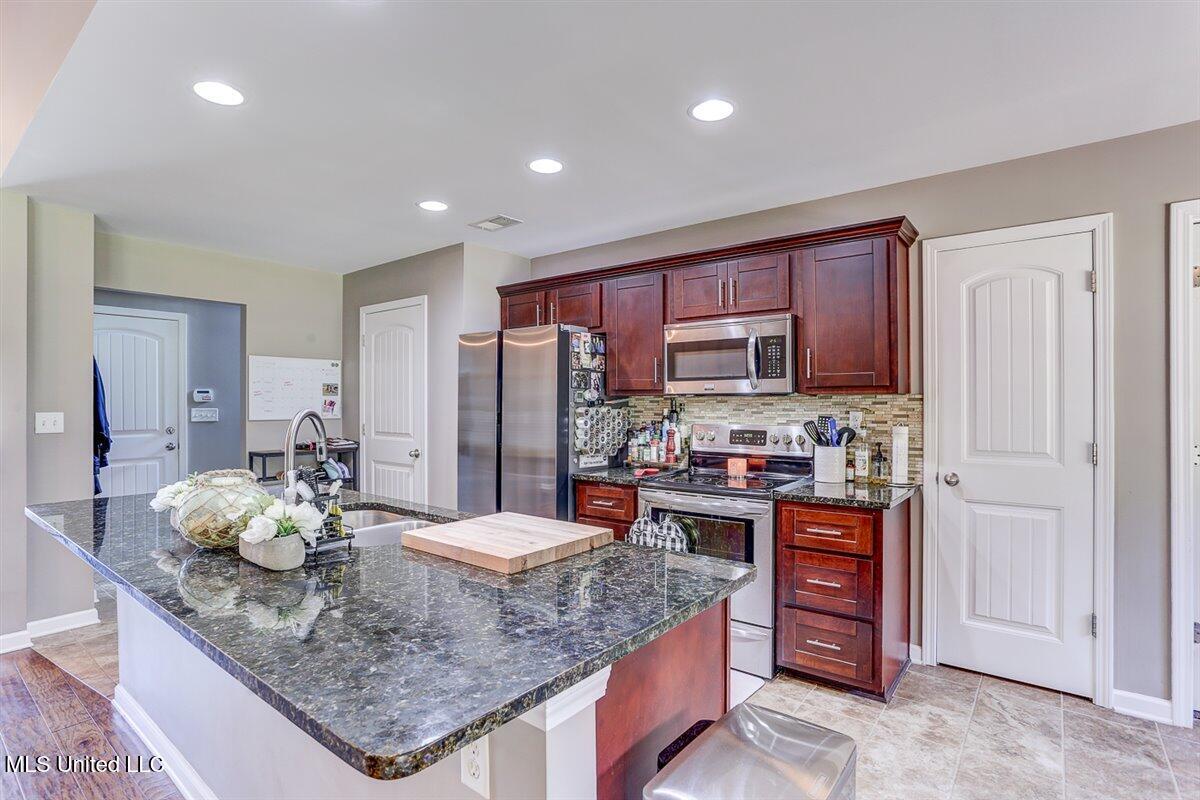 3601 Harvest Tree Drive Property Photo 17