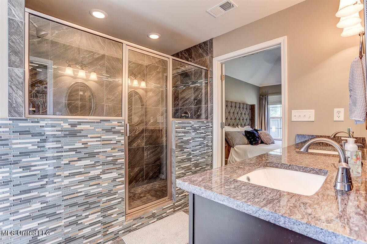 3601 Harvest Tree Drive Property Photo 24