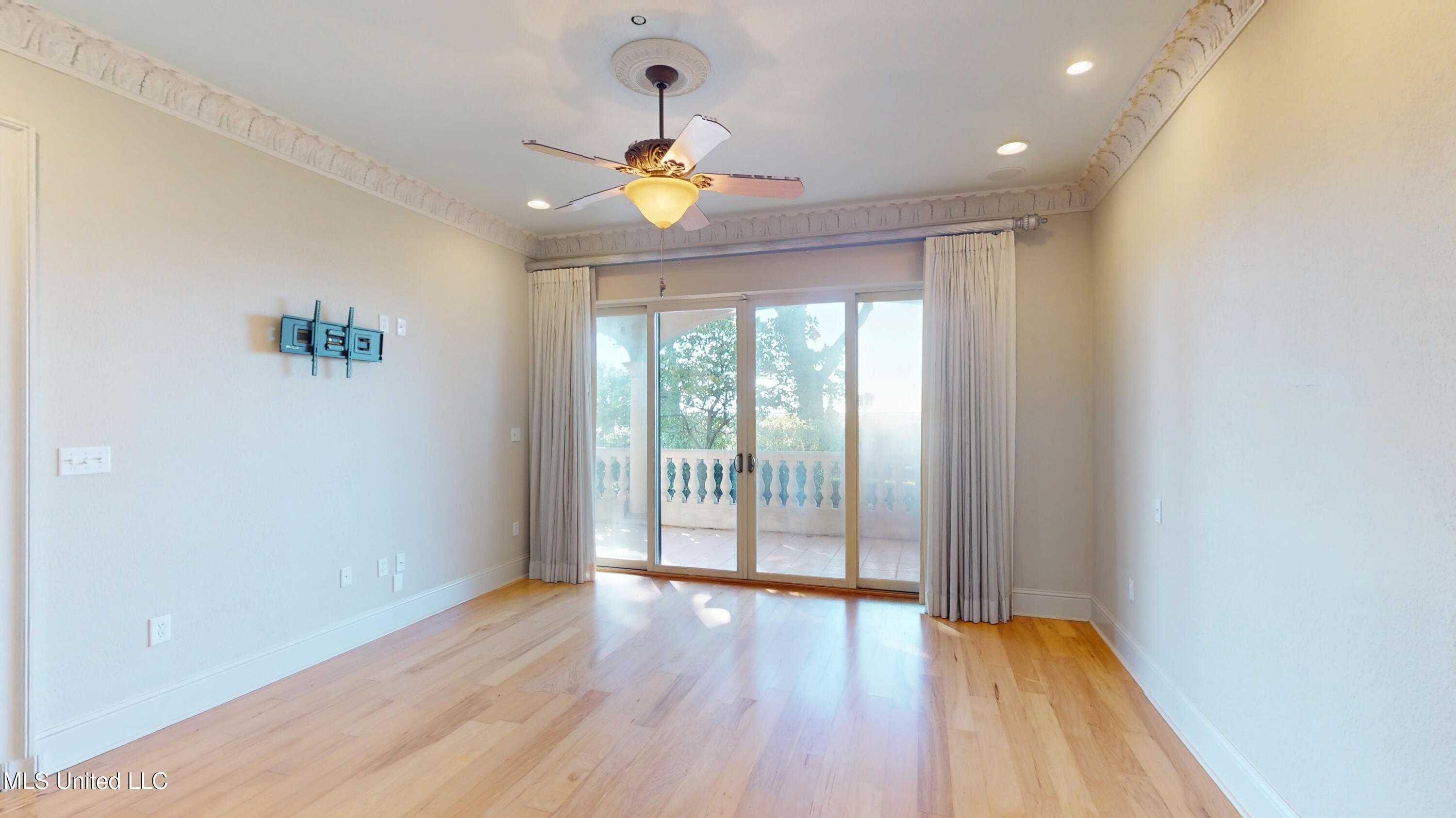 4640 W Beach Boulevard Property Photo 12