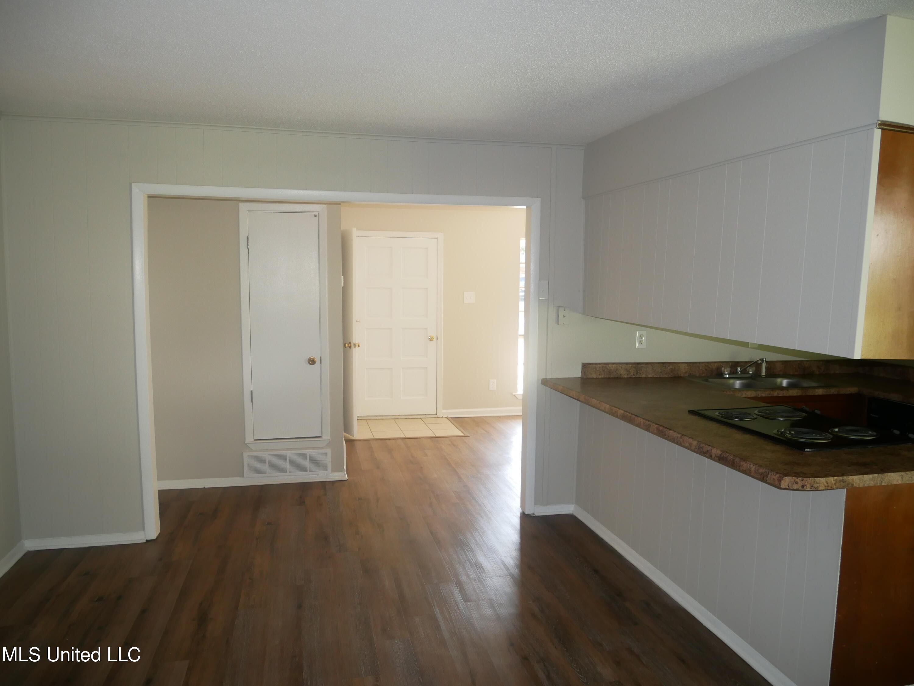 3330 Mayfair Road Property Photo 6