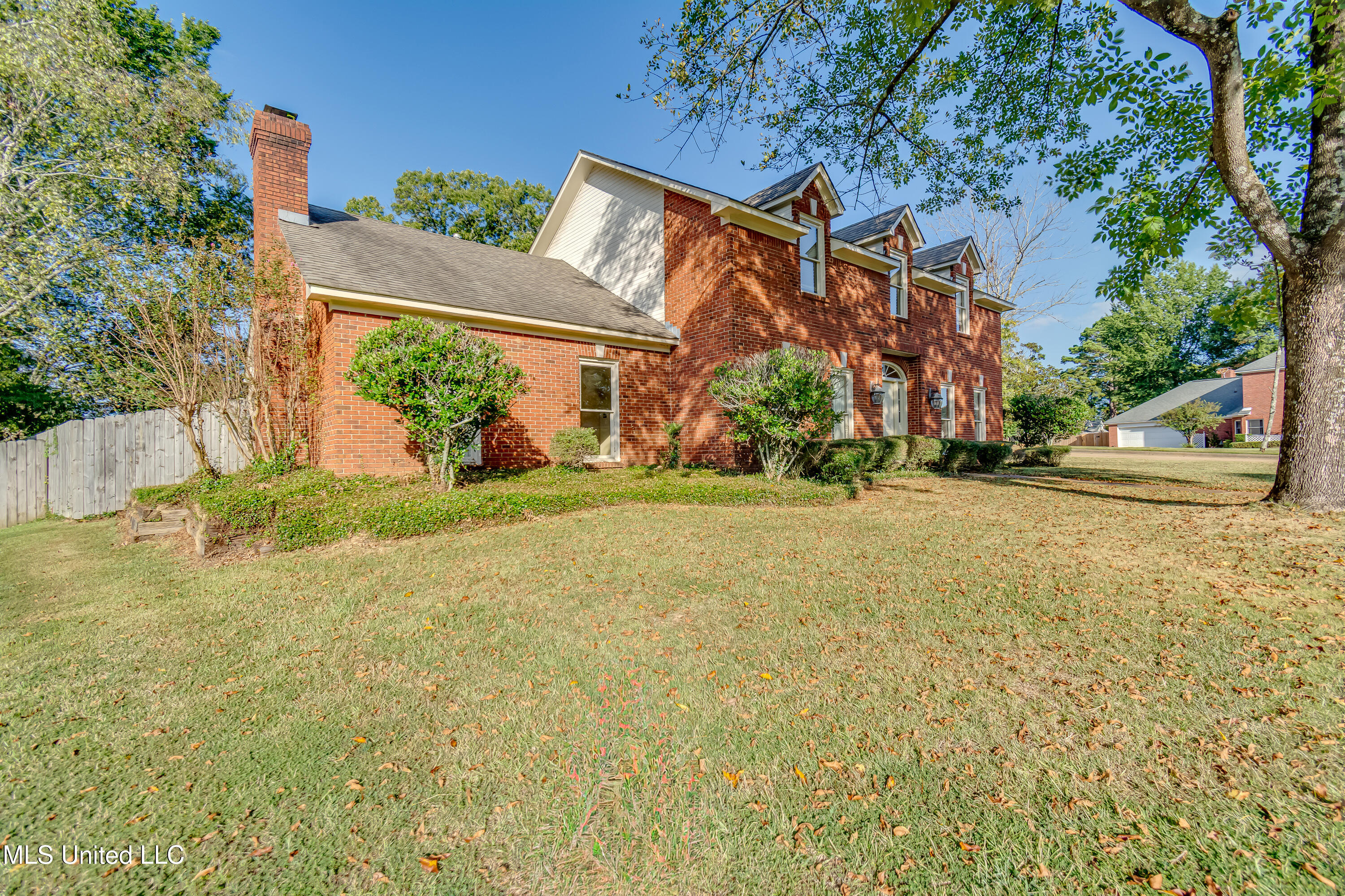 11 S Crownpointe Drive Property Photo 3