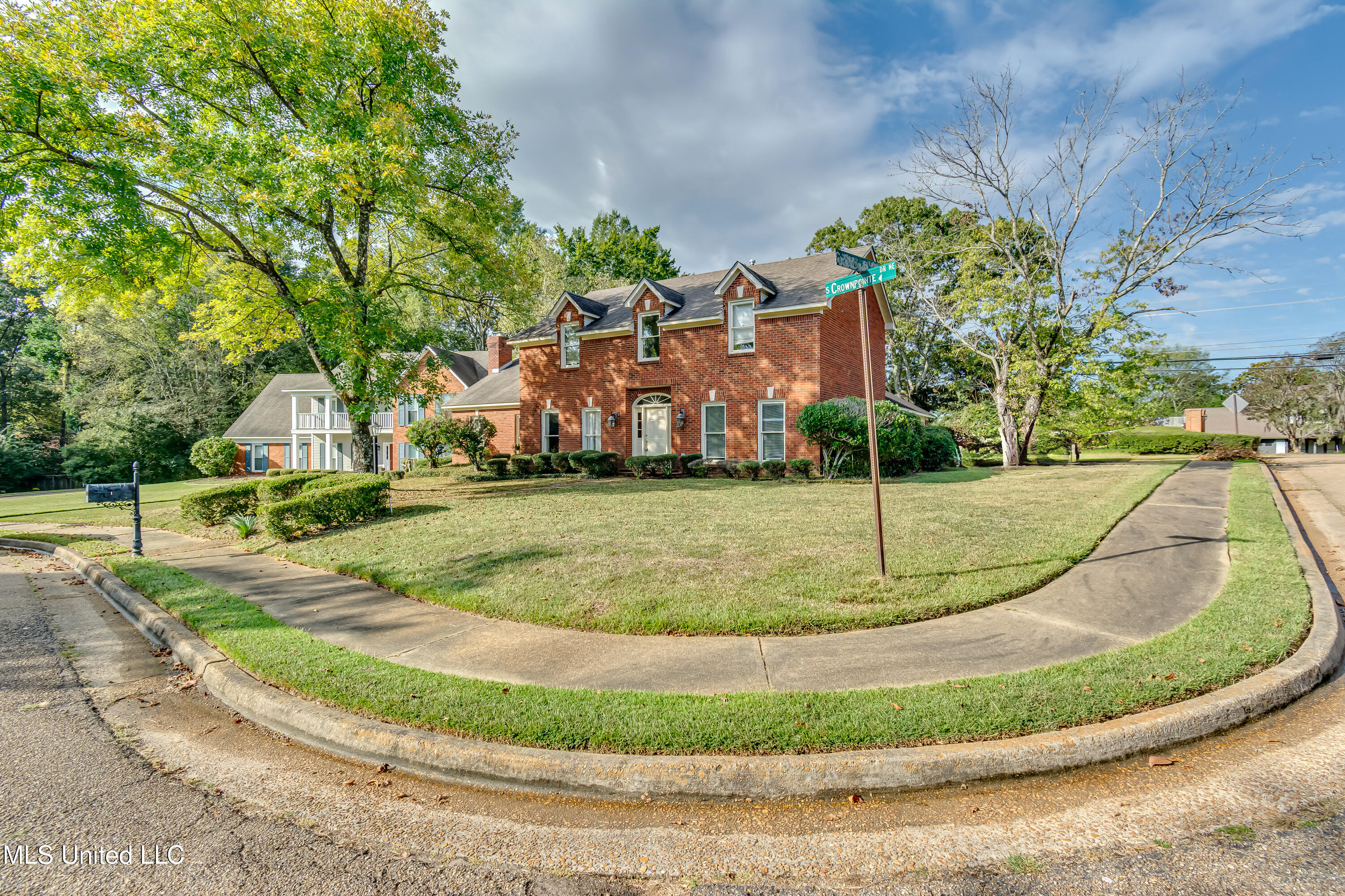 11 S Crownpointe Drive Property Photo 4