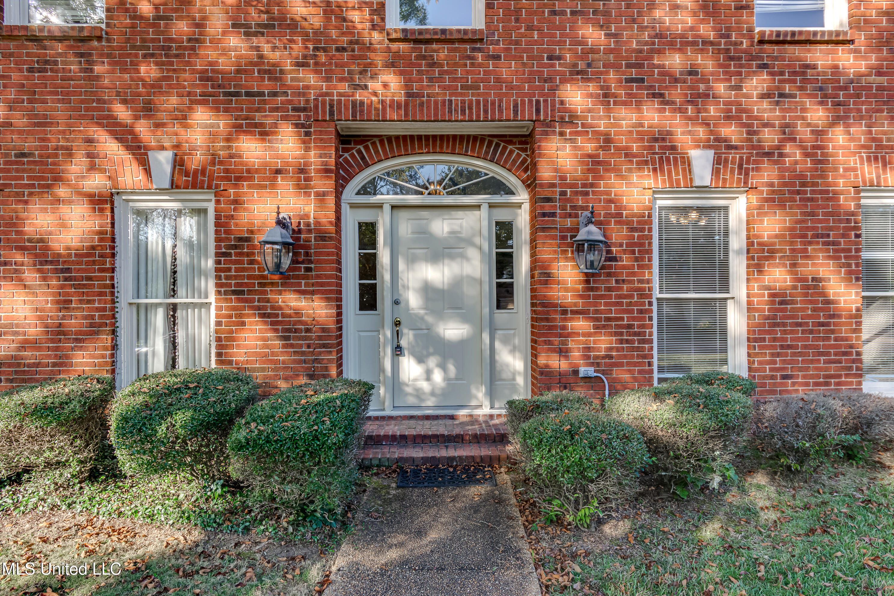 11 S Crownpointe Drive Property Photo 6