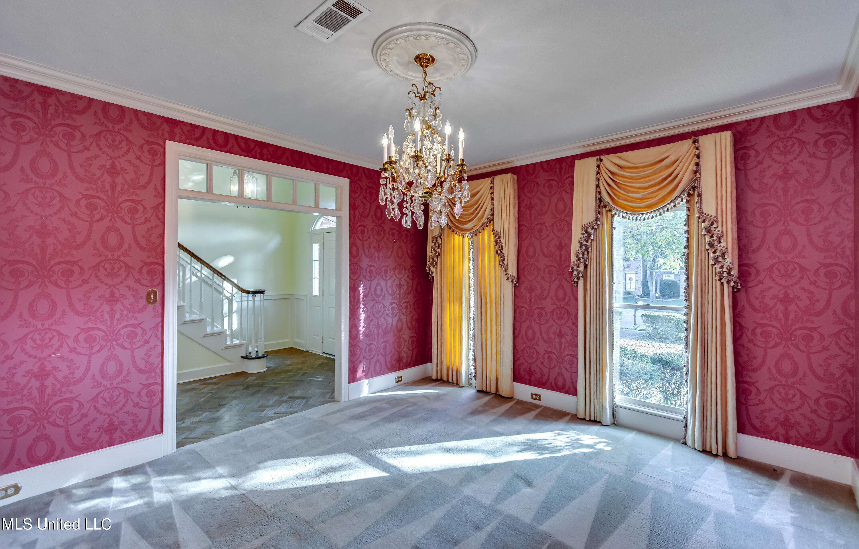 11 S Crownpointe Drive Property Photo 8