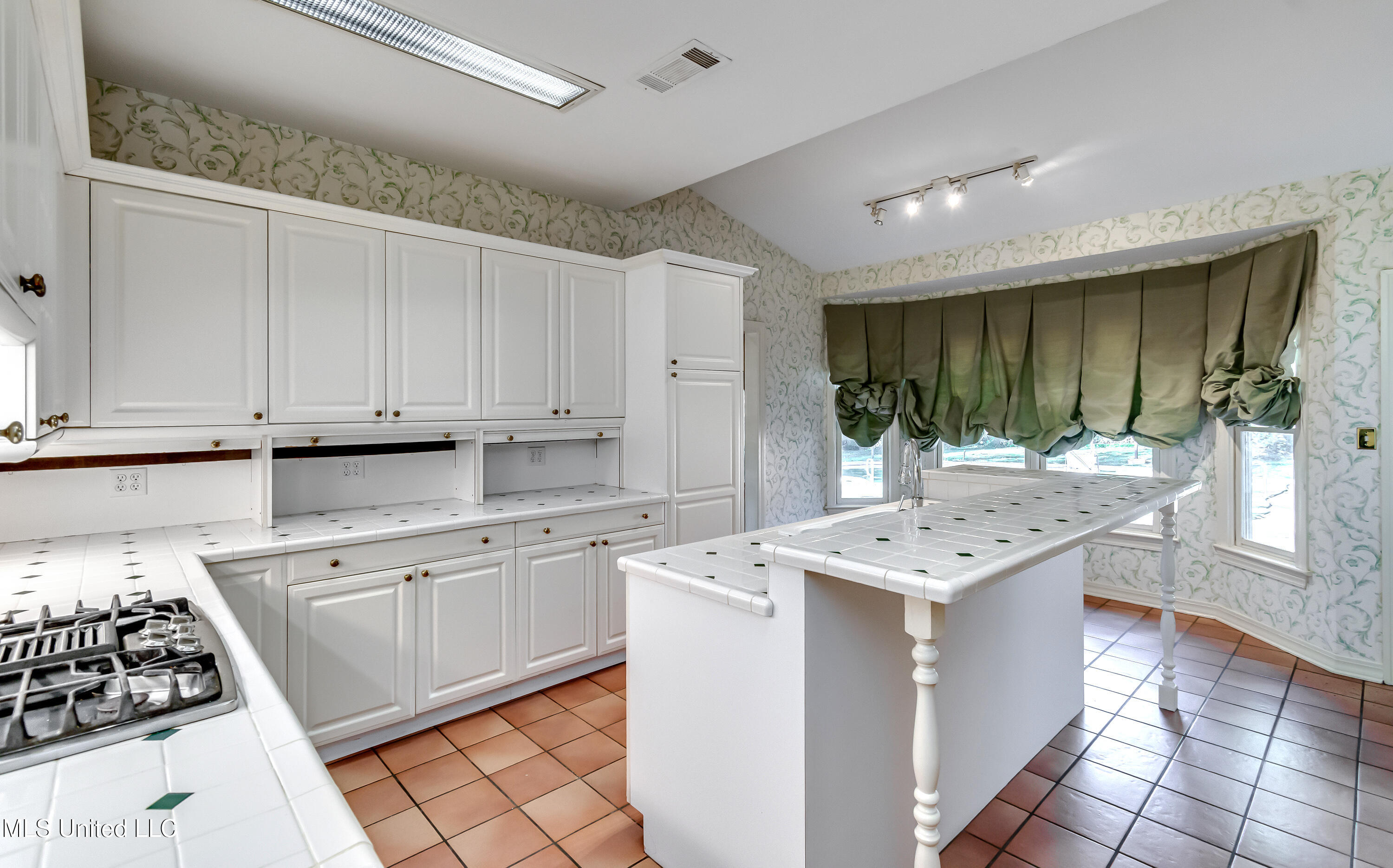 11 S Crownpointe Drive Property Photo 13