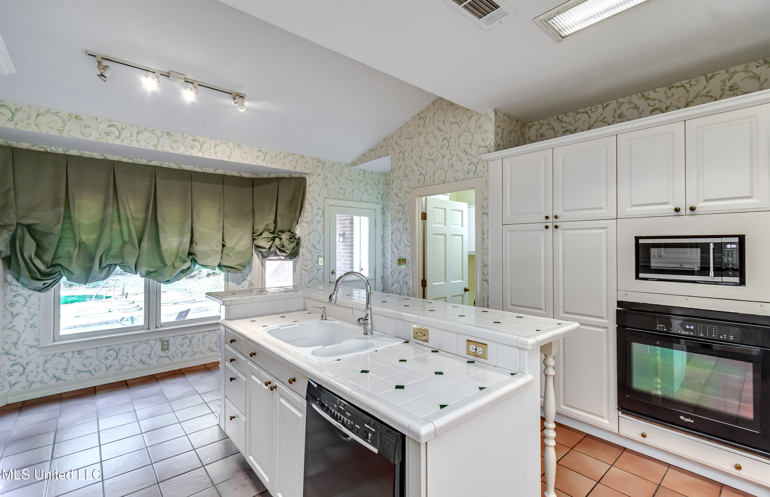 11 S Crownpointe Drive Property Photo 19