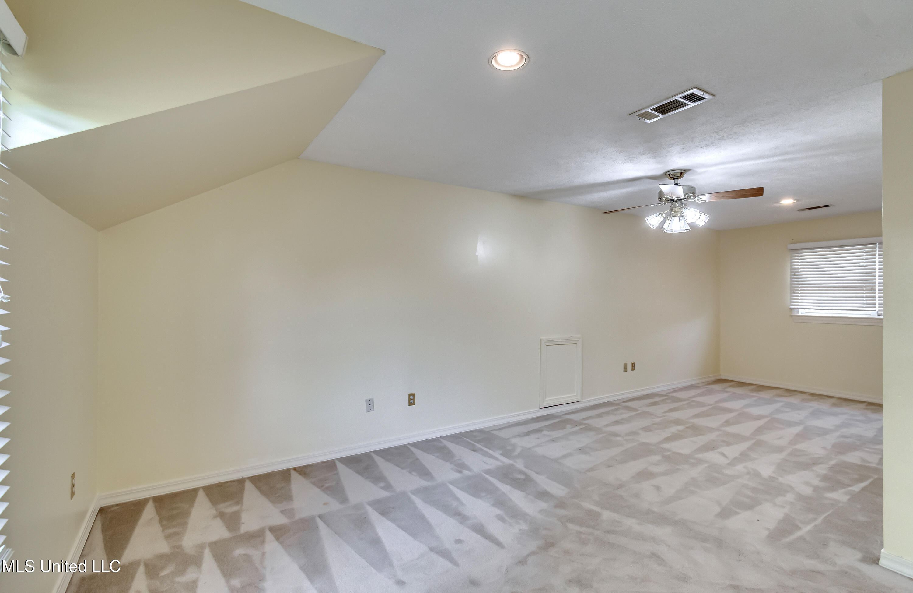 11 S Crownpointe Drive Property Photo 45