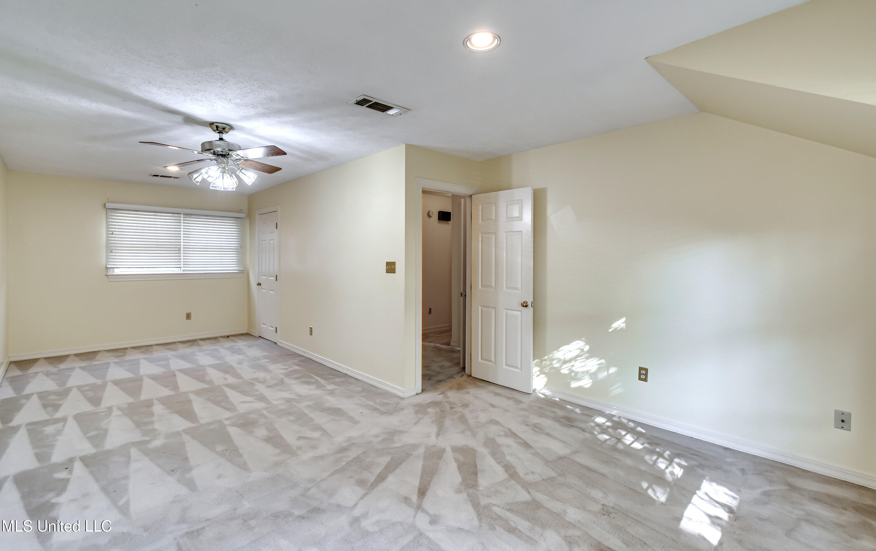 11 S Crownpointe Drive Property Photo 47