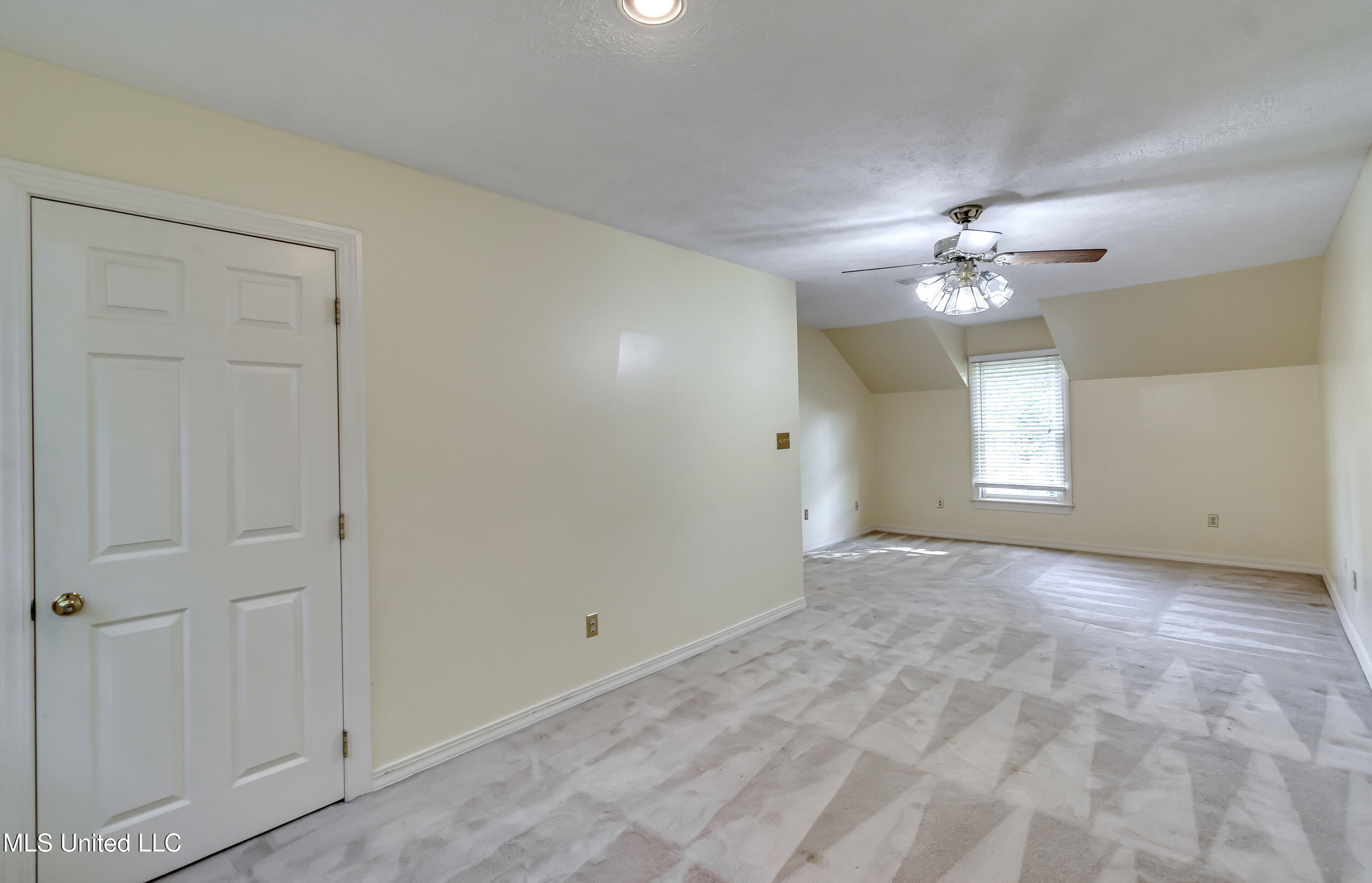 11 S Crownpointe Drive Property Photo 48