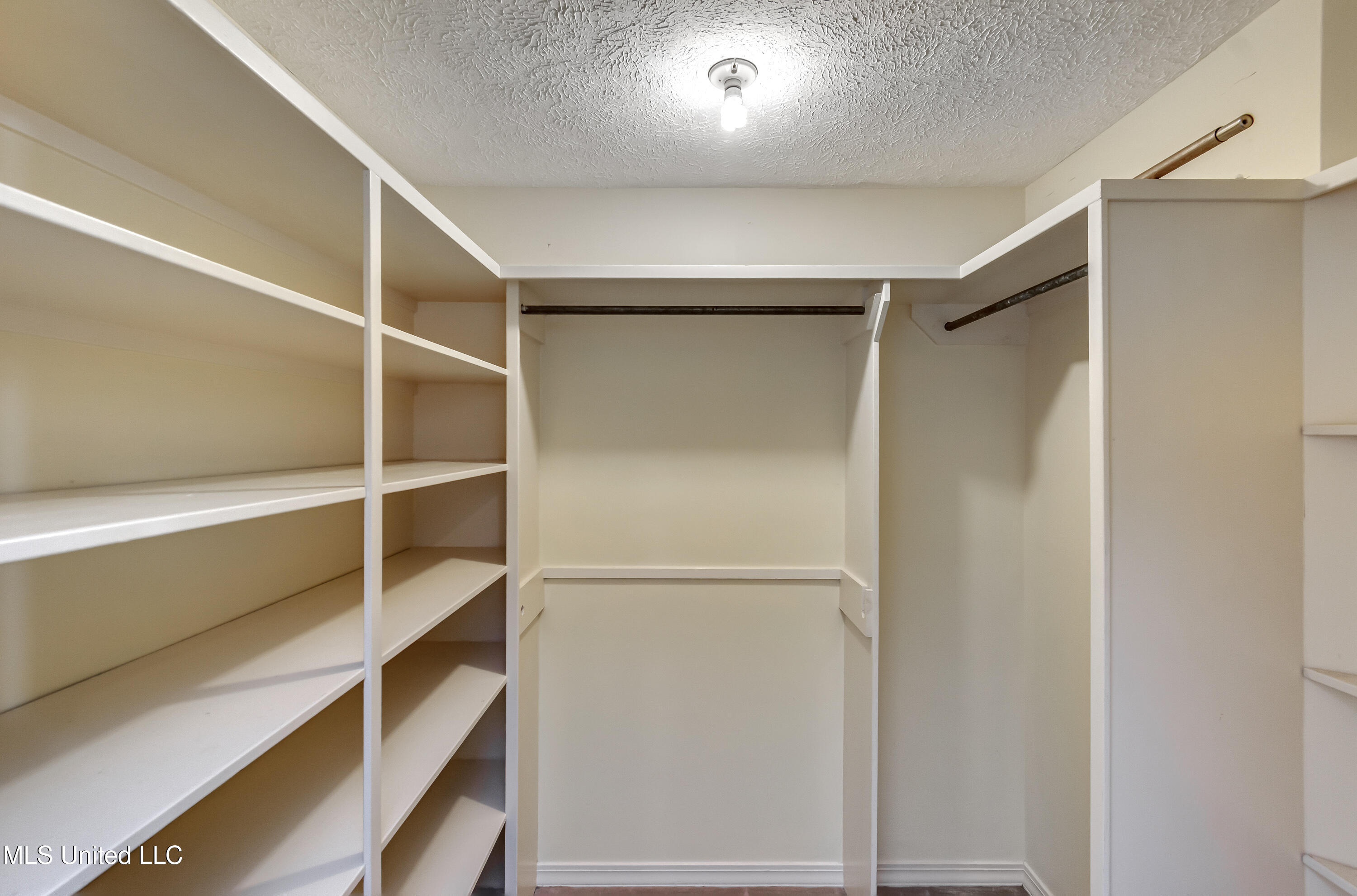 11 S Crownpointe Drive Property Photo 49