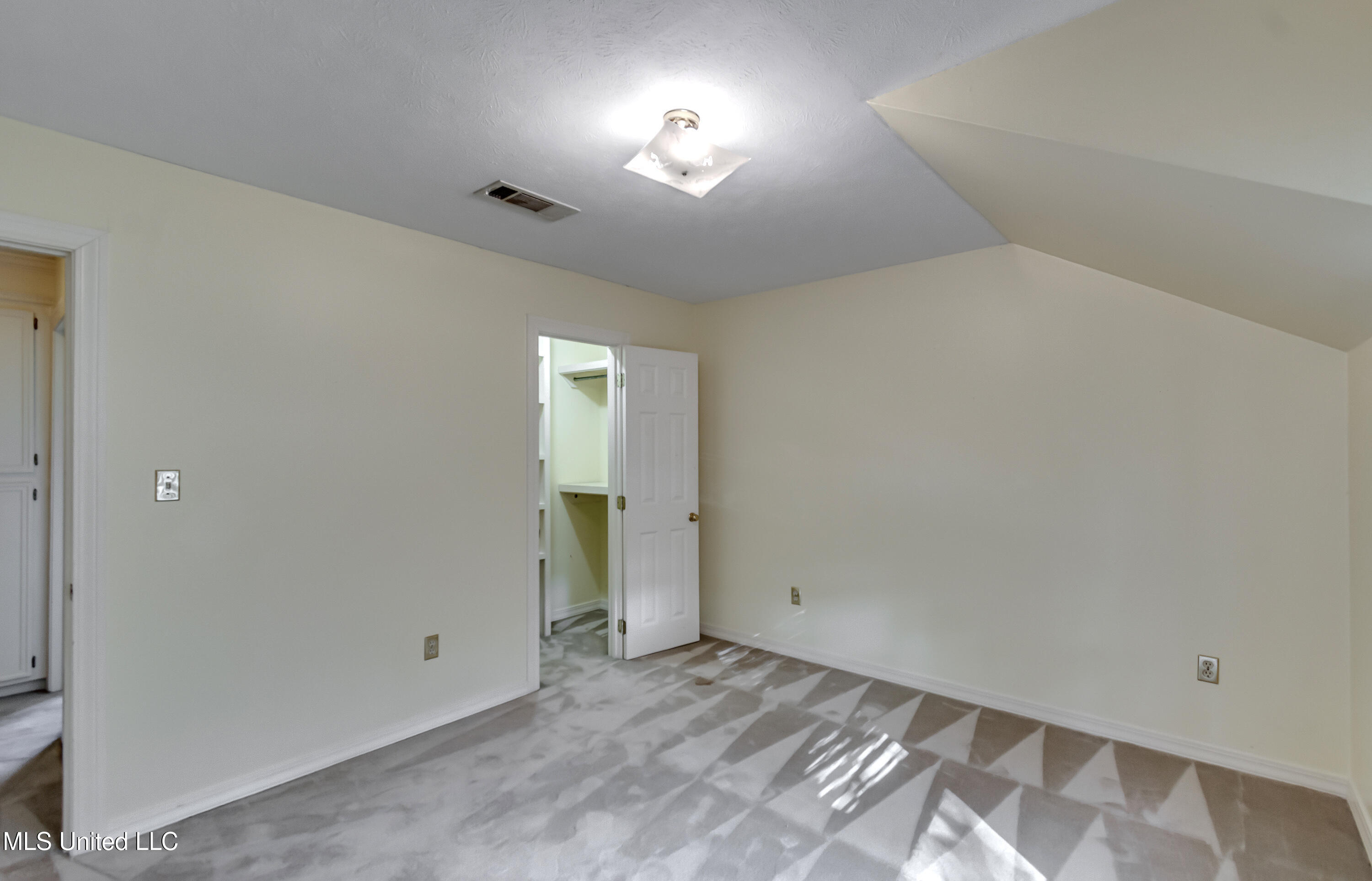 11 S Crownpointe Drive Property Photo 57