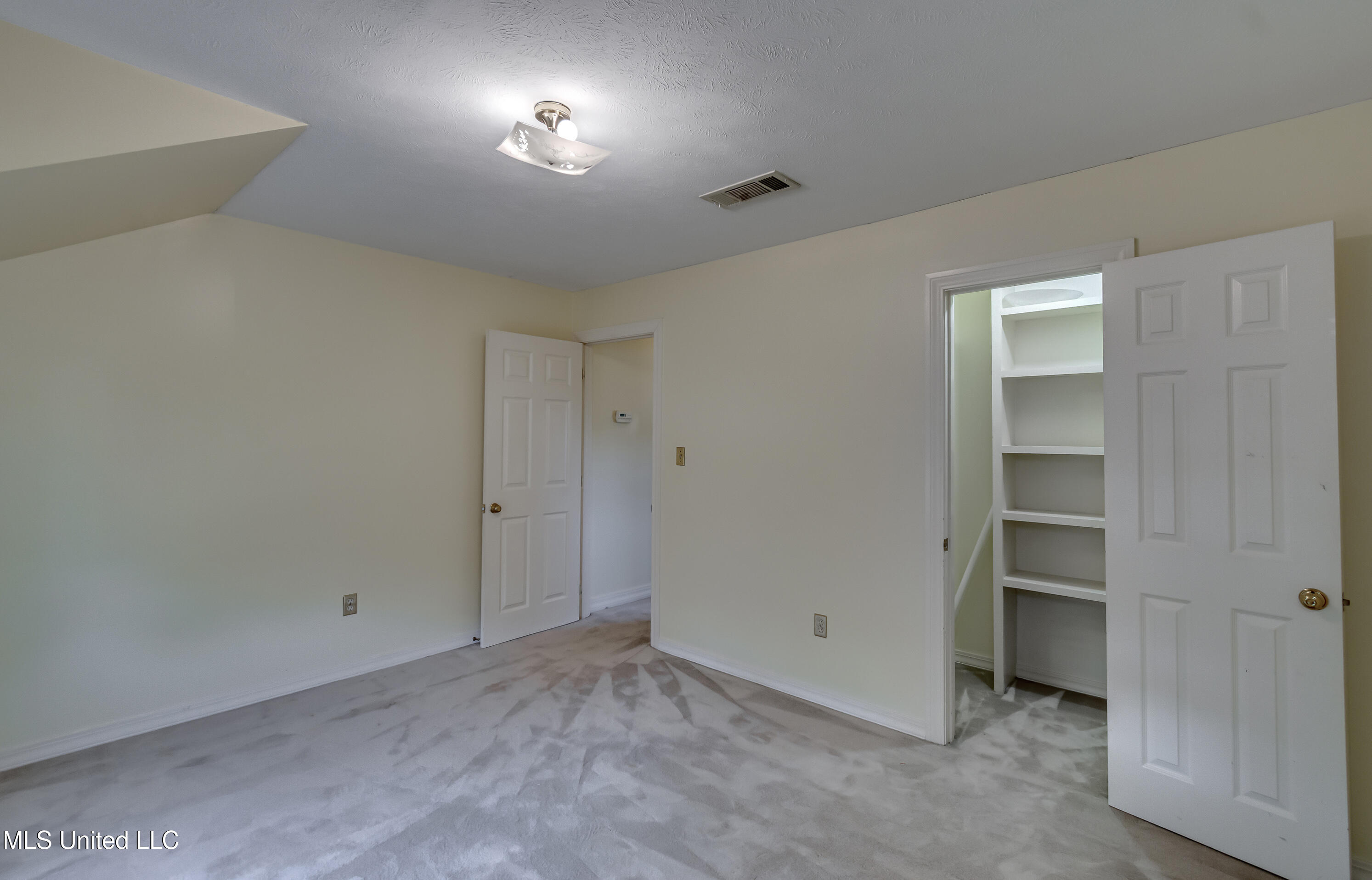 11 S Crownpointe Drive Property Photo 58