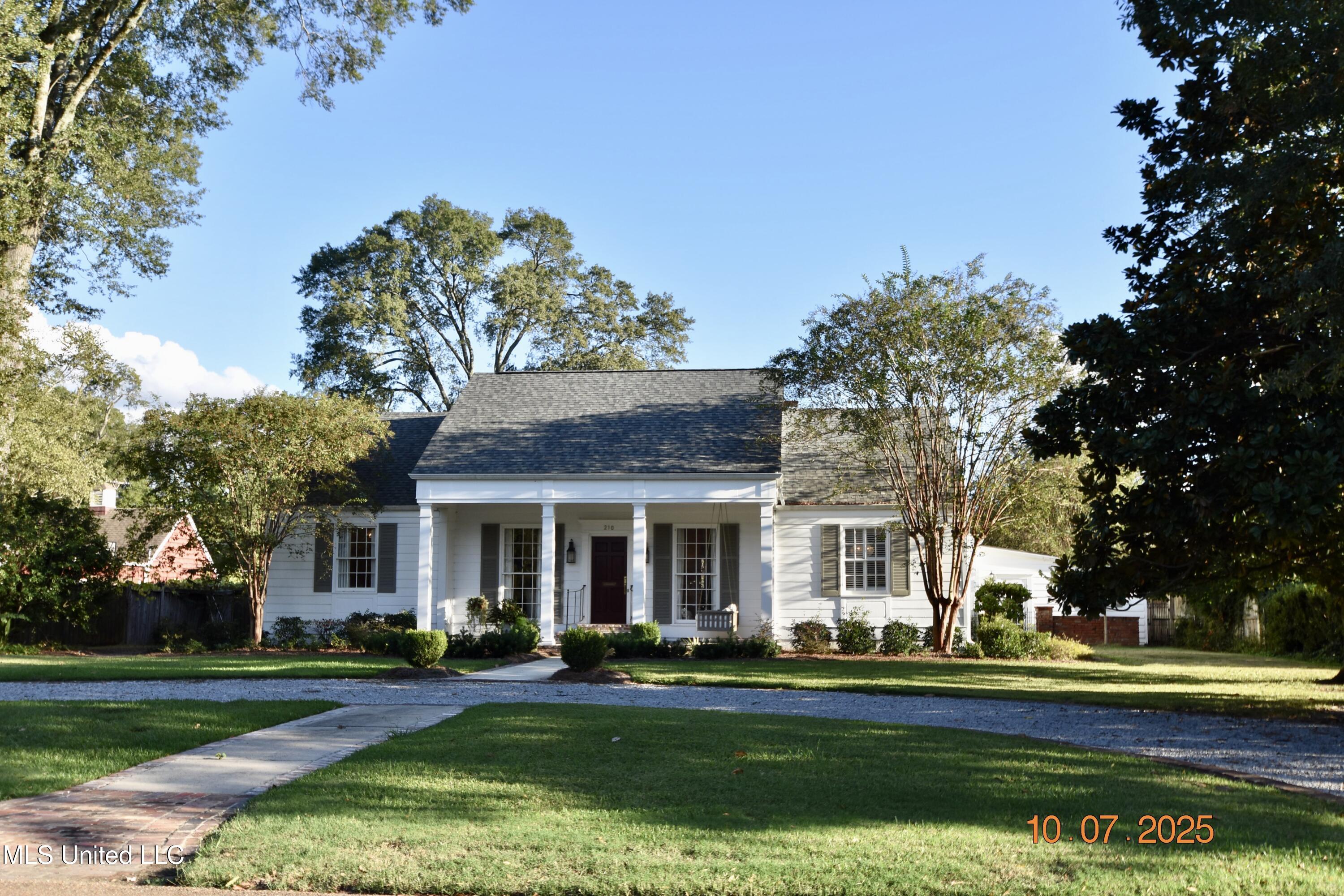 210 E Cleveland Avenue Property Photo 1