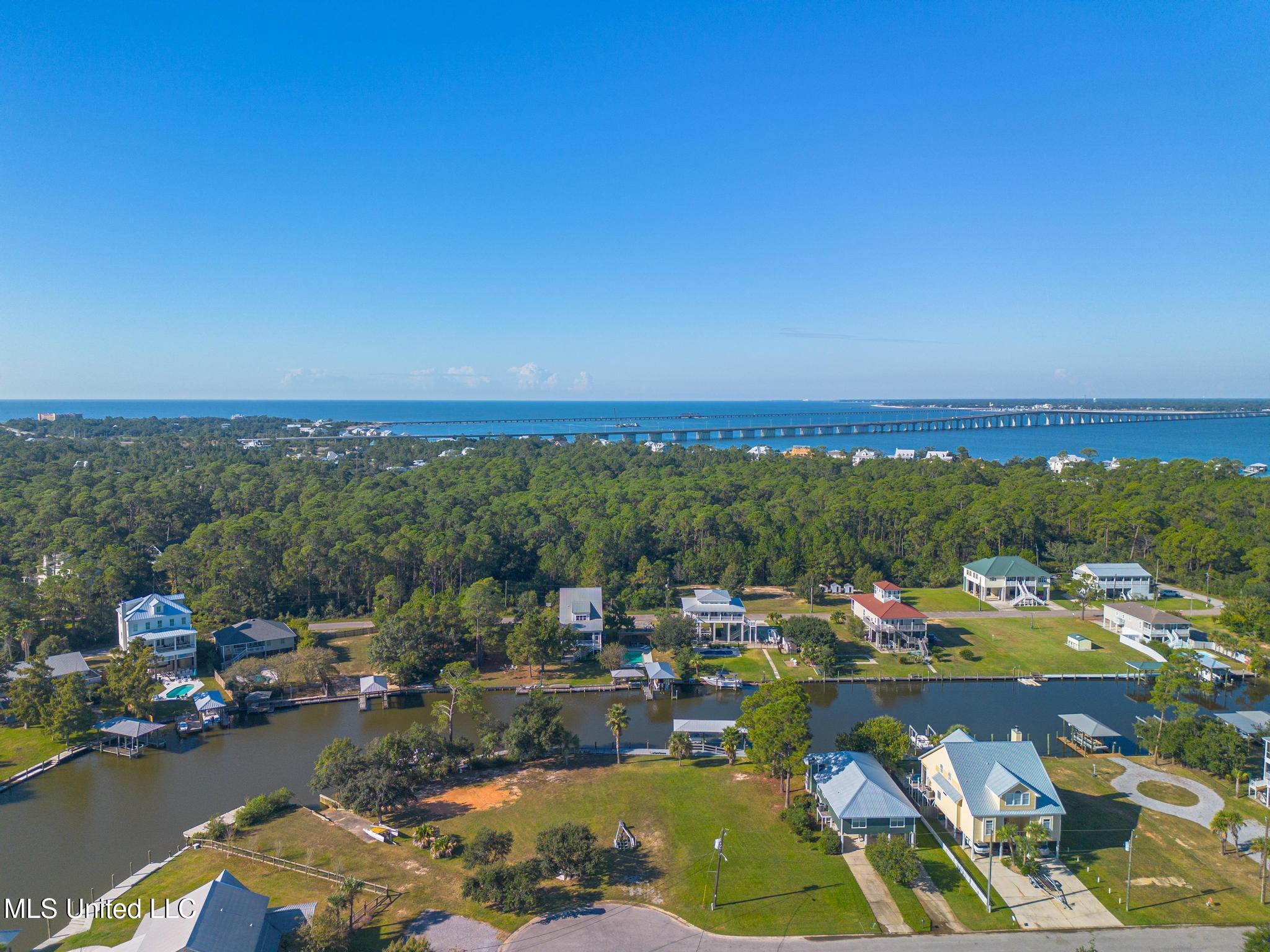 Golf View Drive Property Photo 3