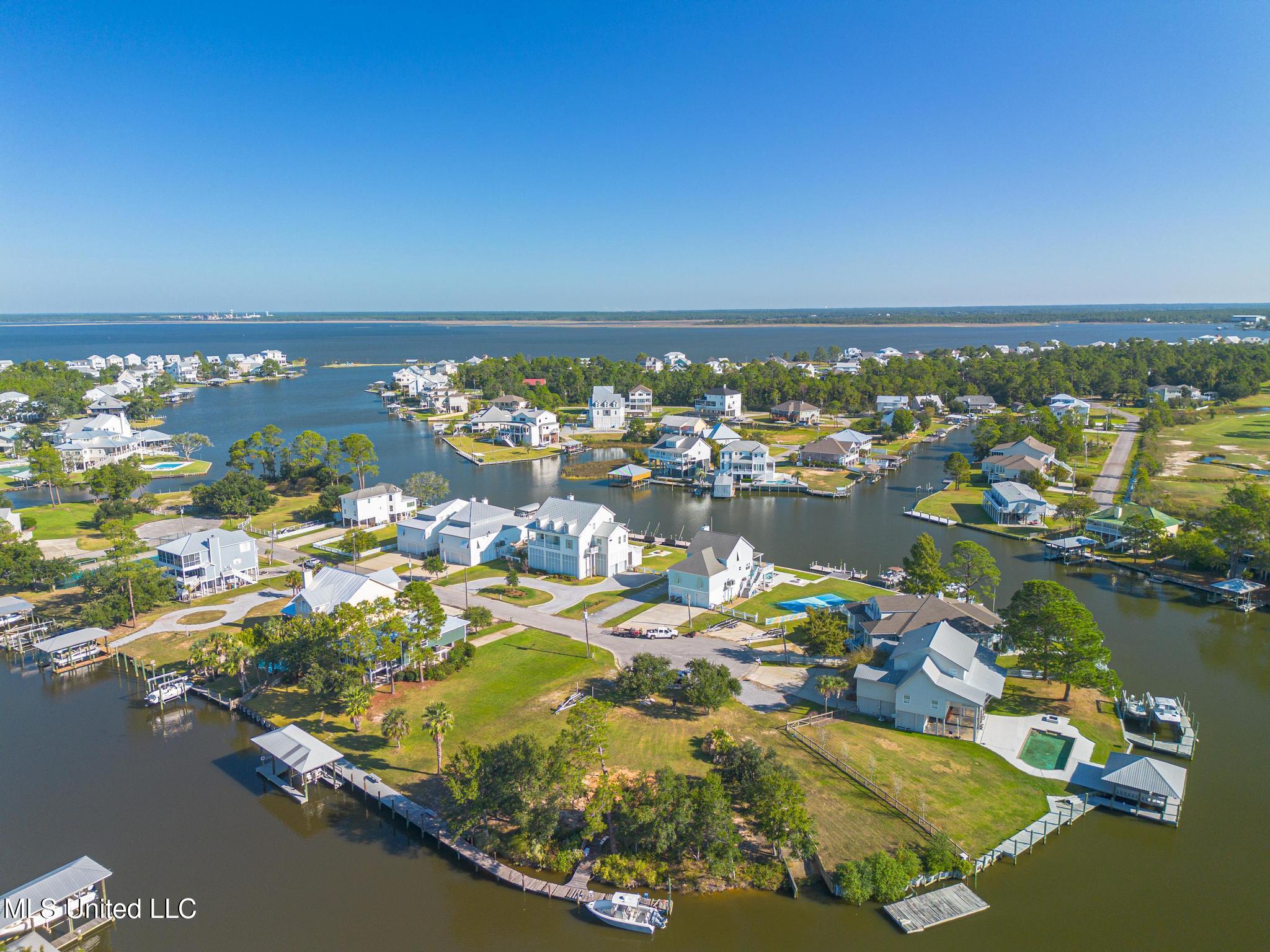 Golf View Drive Property Photo 6