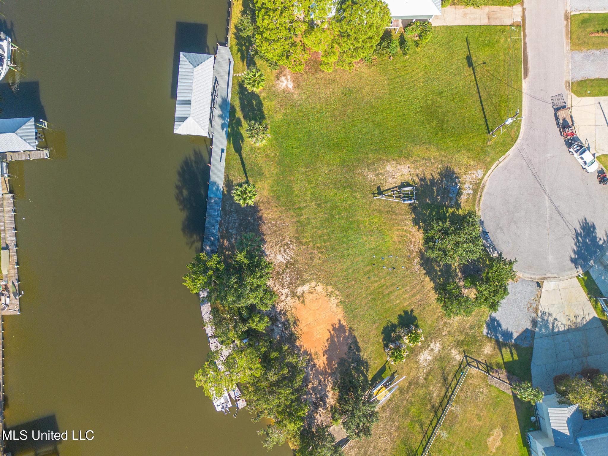 Golf View Drive Property Photo 9