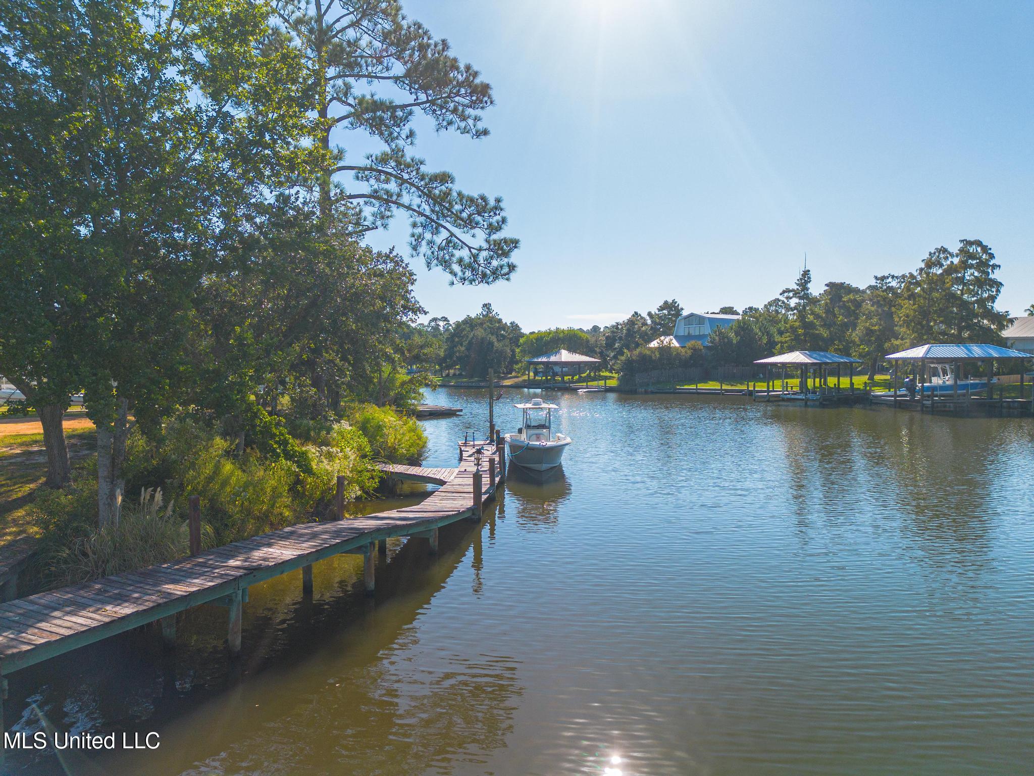Golf View Drive Property Photo 14