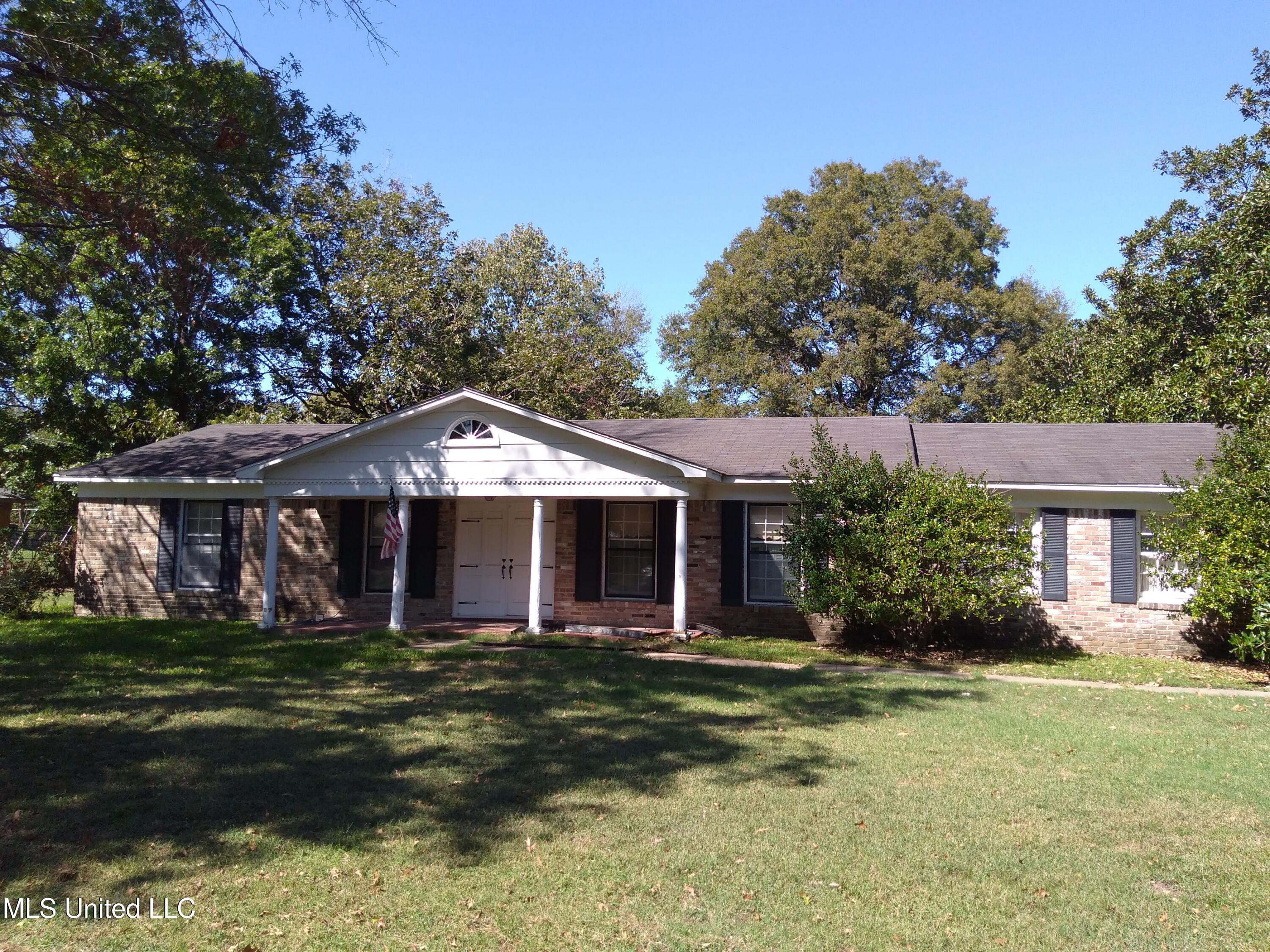307 Clover Drive Property Photo 1