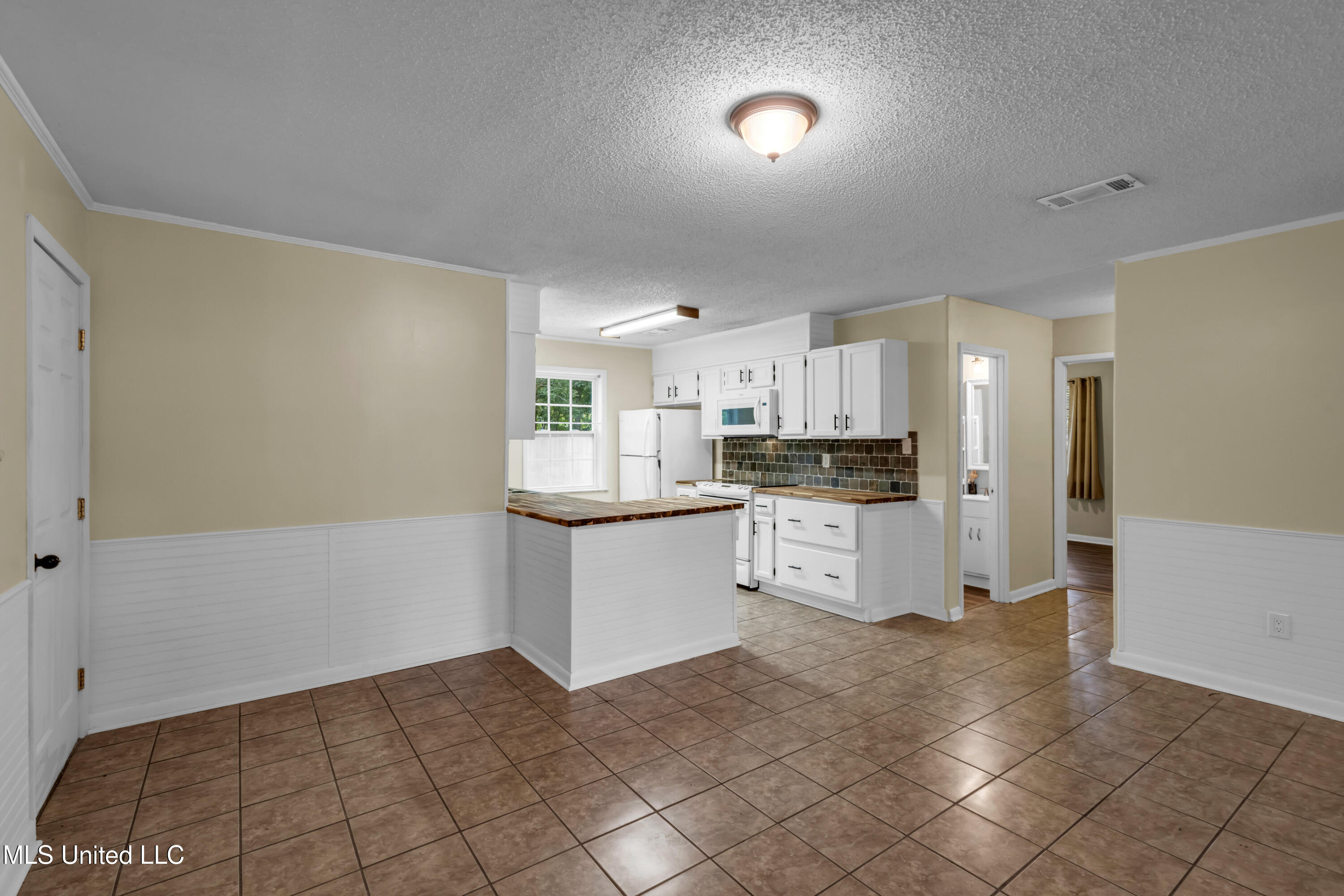 15300 Lansing Drive Property Photo 3